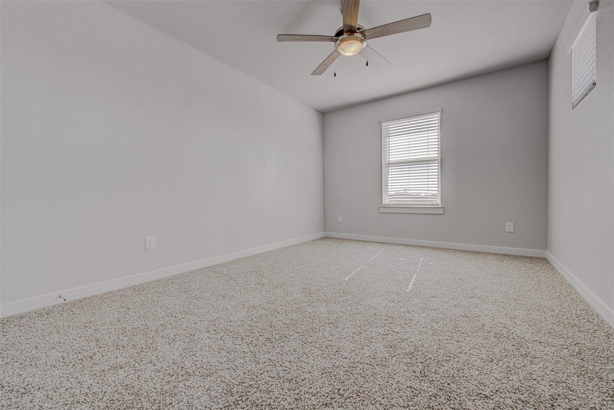 417 Ravens Crest Dr, Hutto, TX 78634