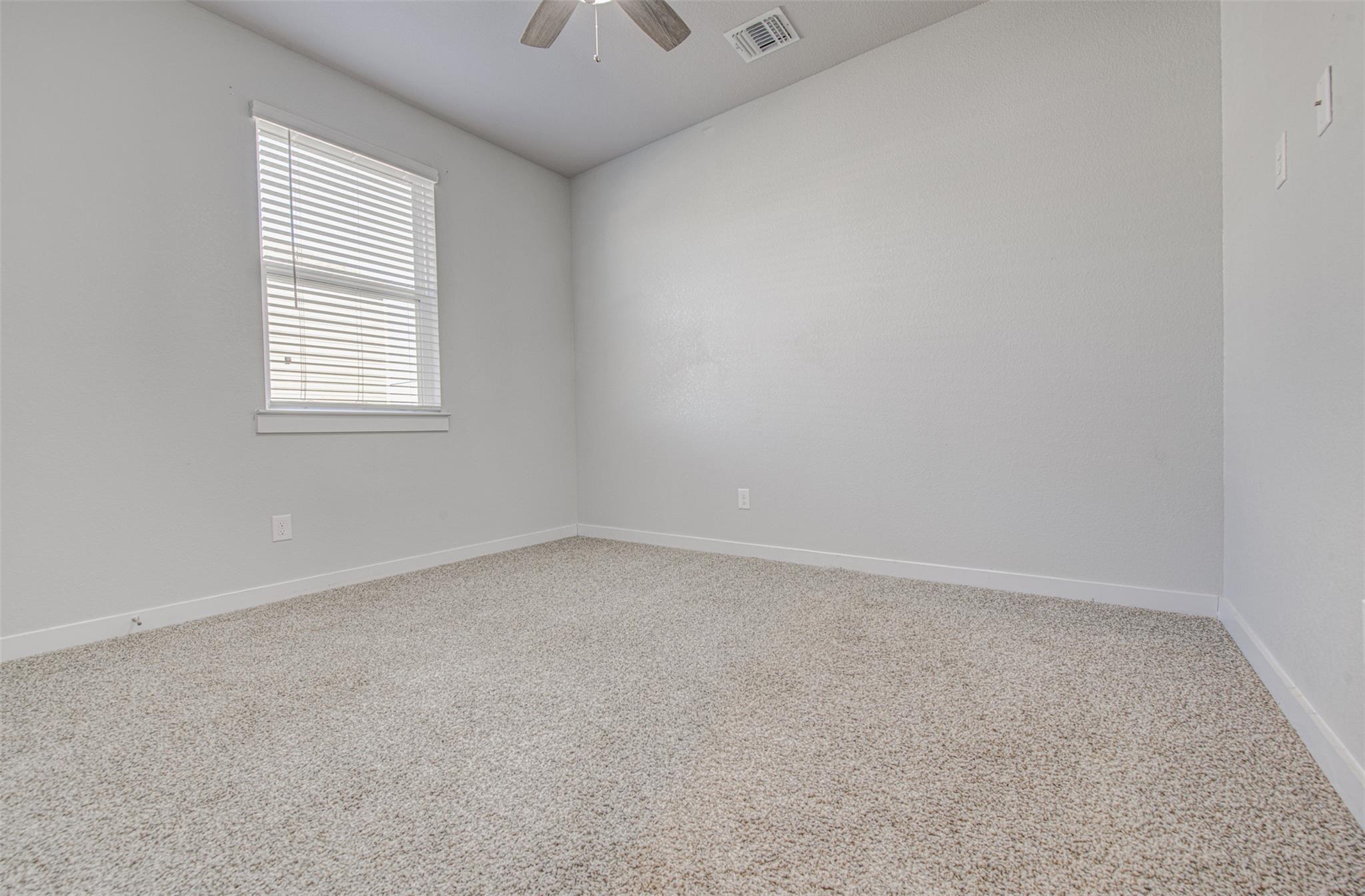 417 Ravens Crest Dr, Hutto, TX 78634