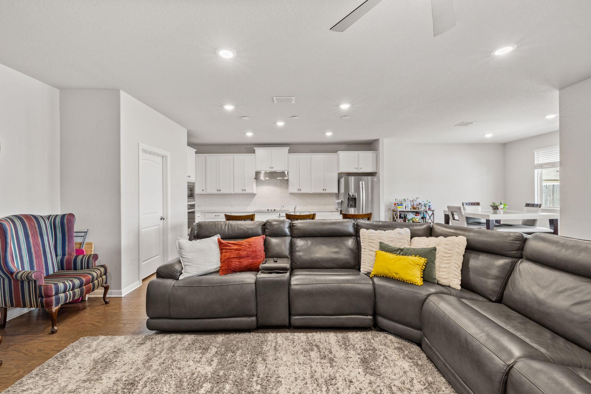 4009 Milano River Rd, Hutto, TX 78634