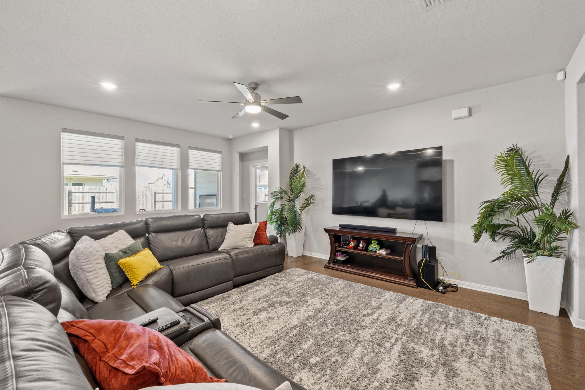 4009 Milano River Rd, Hutto, TX 78634