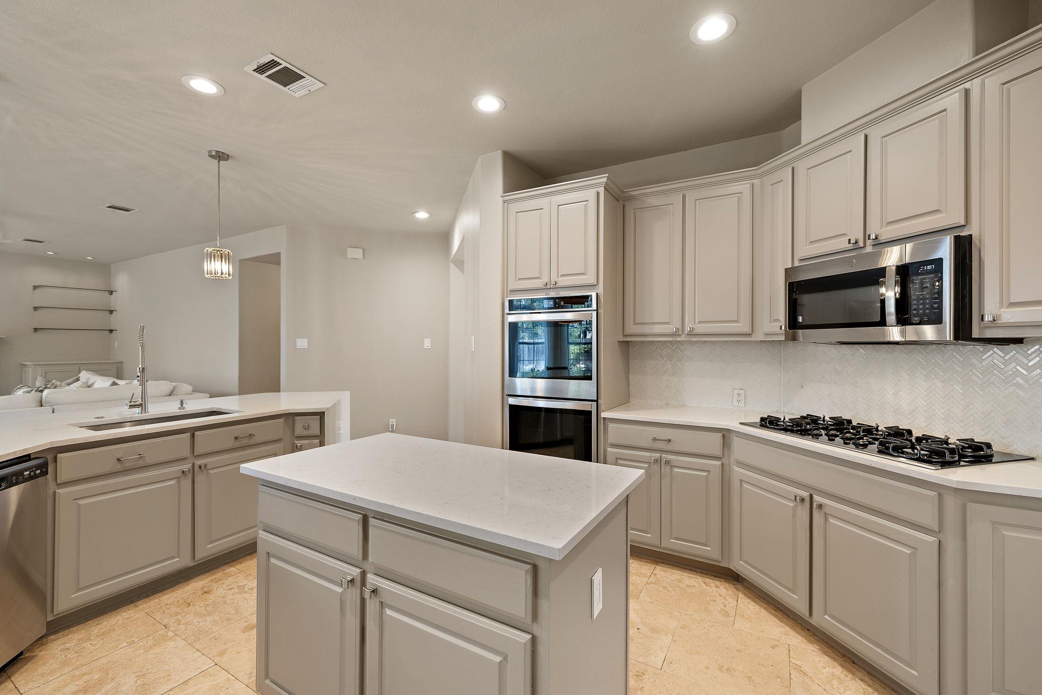 2114 Hilton Head Dr, Round Rock, TX 78664