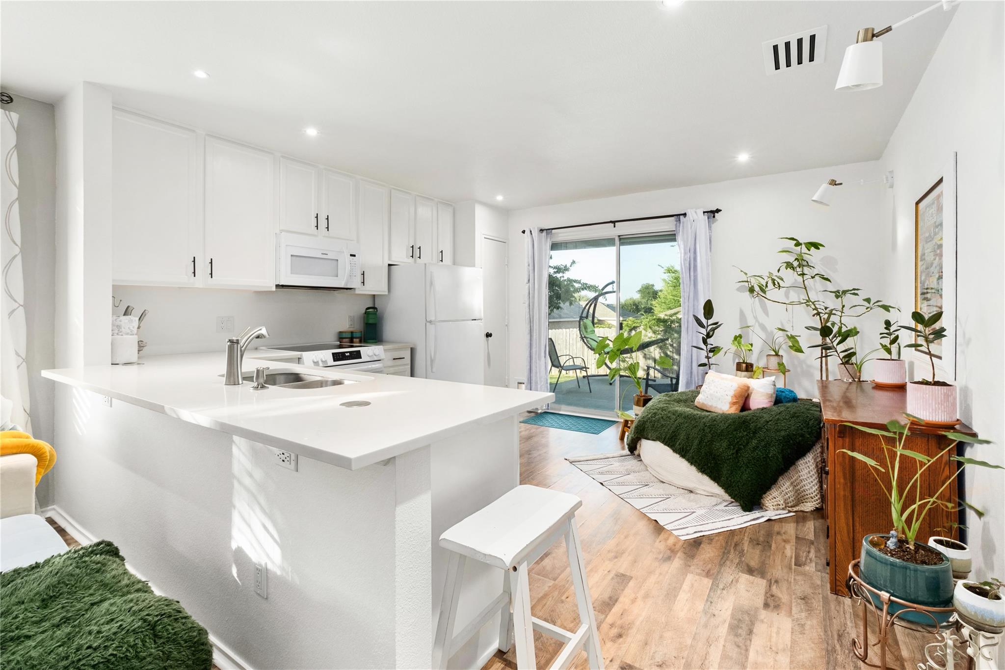 102 Woodley Rd, Leander, TX 78641