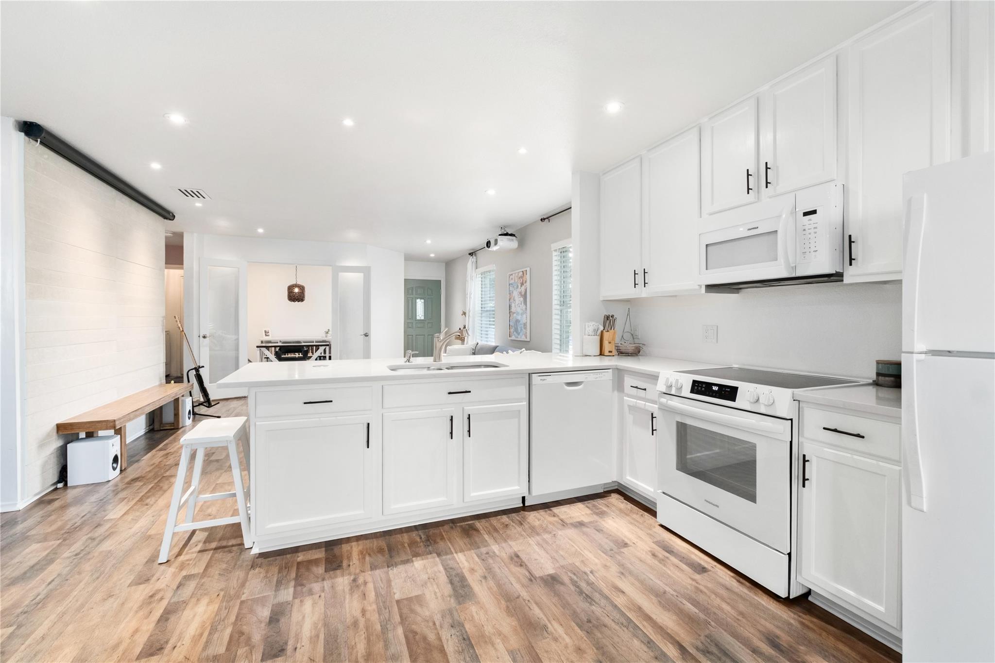 102 Woodley Rd, Leander, TX 78641