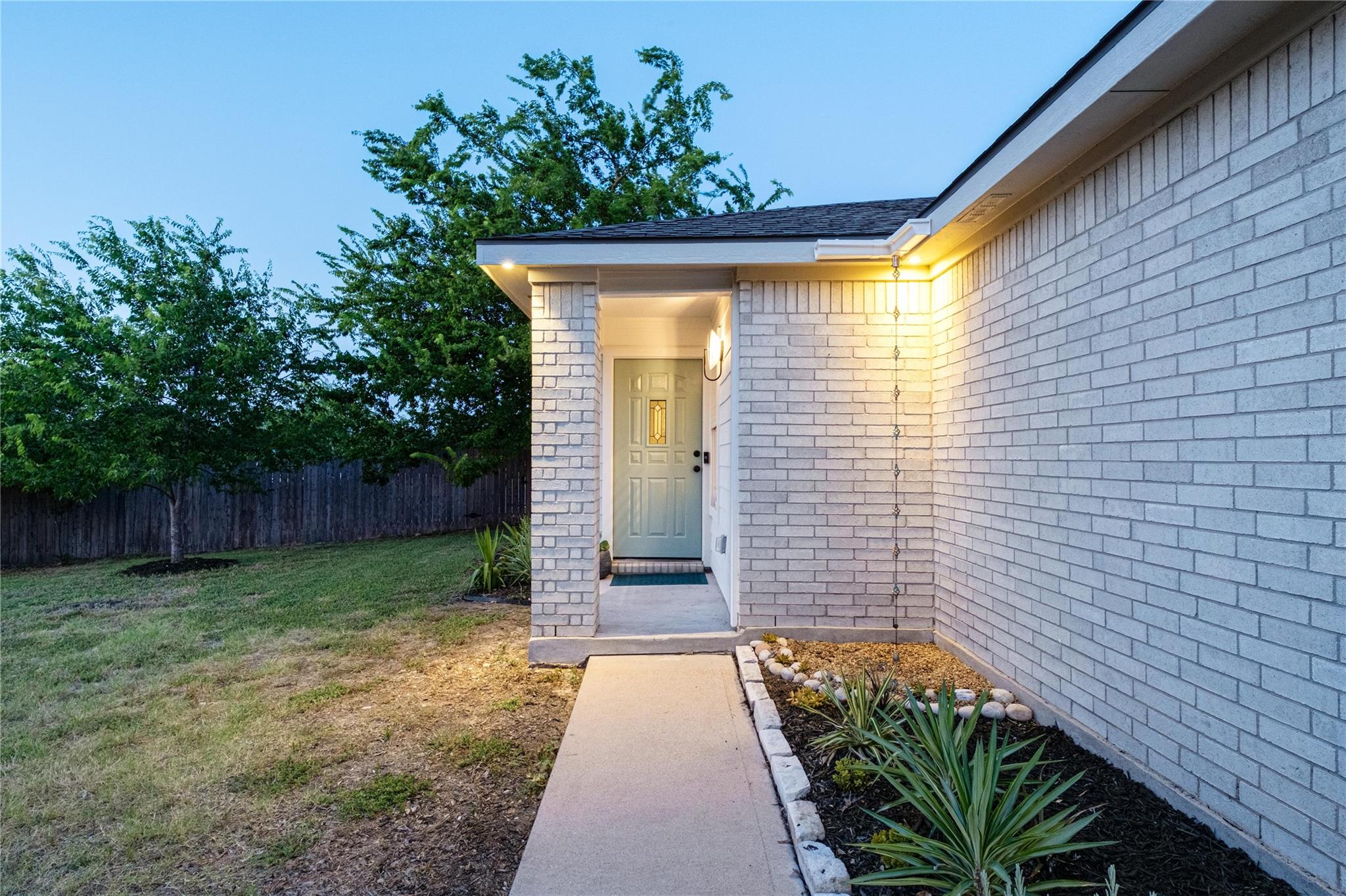102 Woodley Rd, Leander, TX 78641