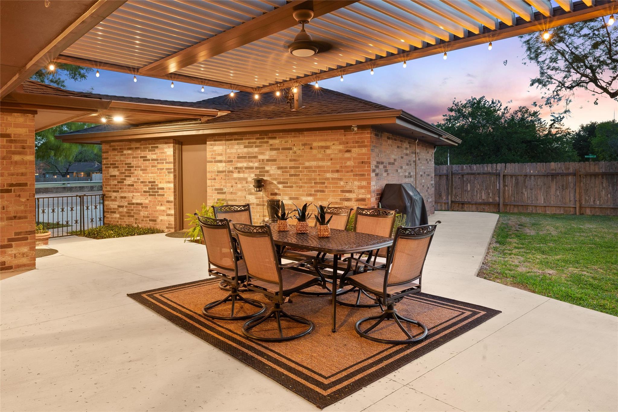 7202 Rolling Meadow Rd, Austin, TX 78749