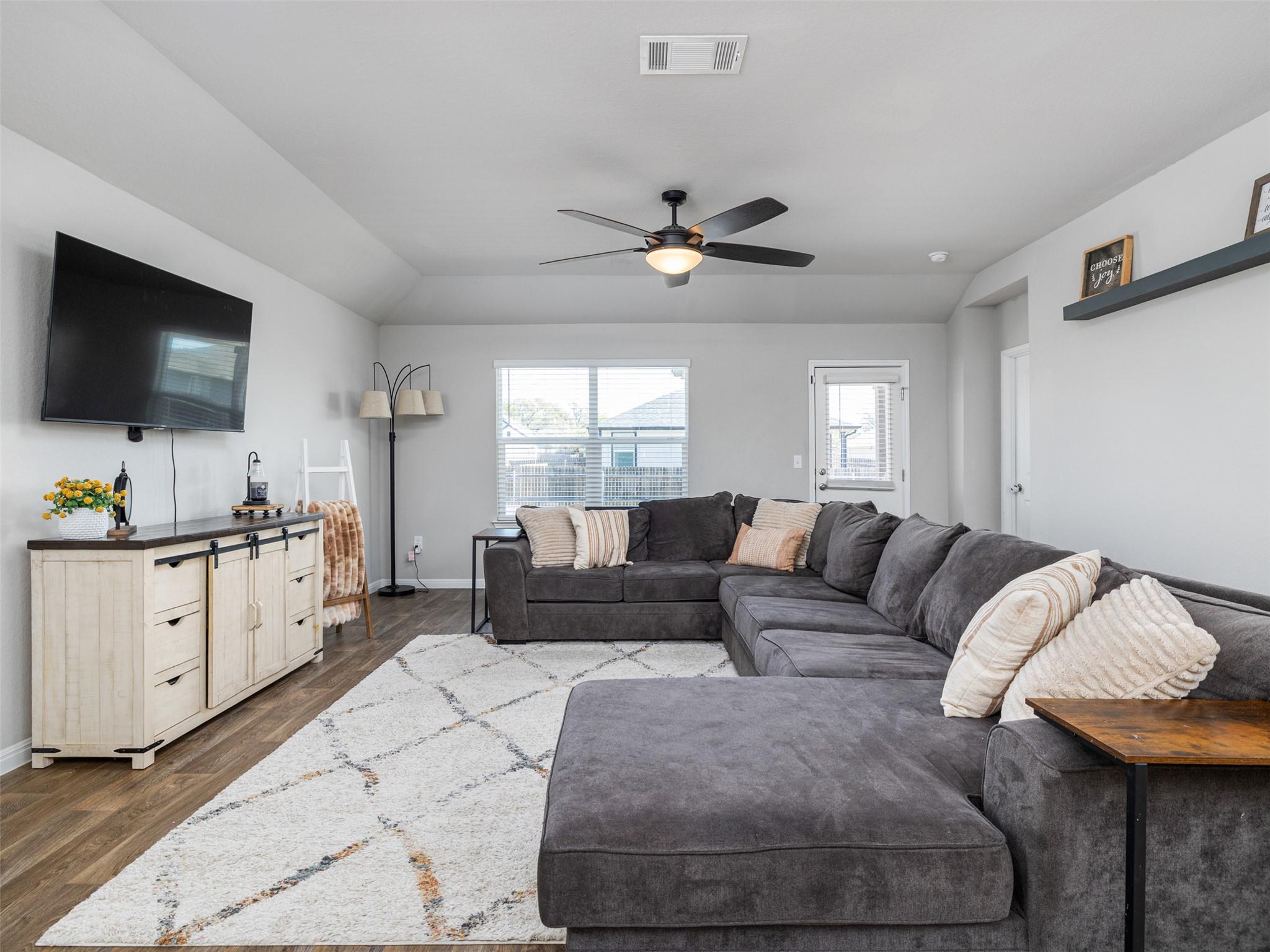 201 Bunting Ln, Bertram, TX 78605