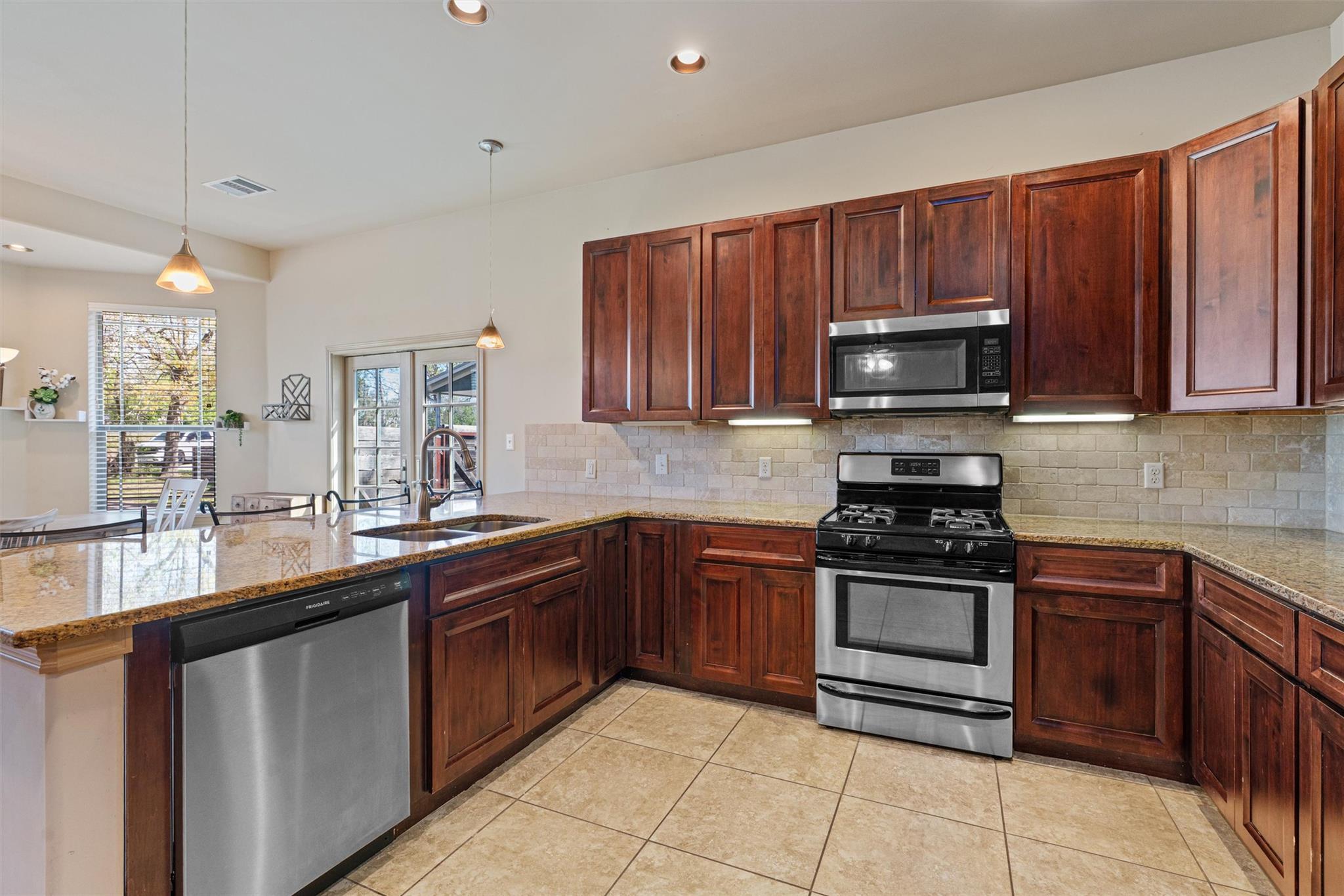 209 Harris St, Elgin, TX 78621