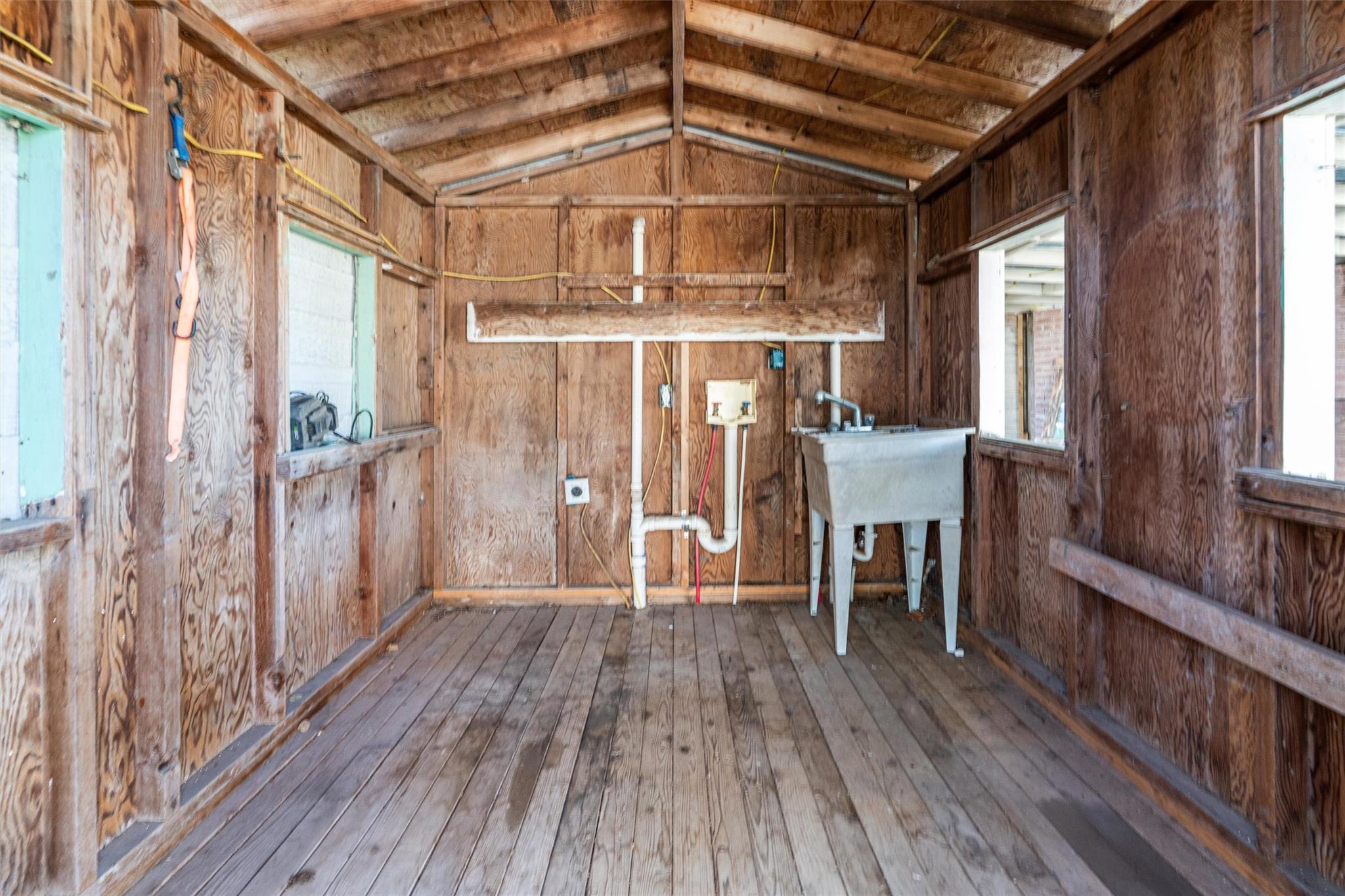 209 Harris St, Elgin, TX 78621