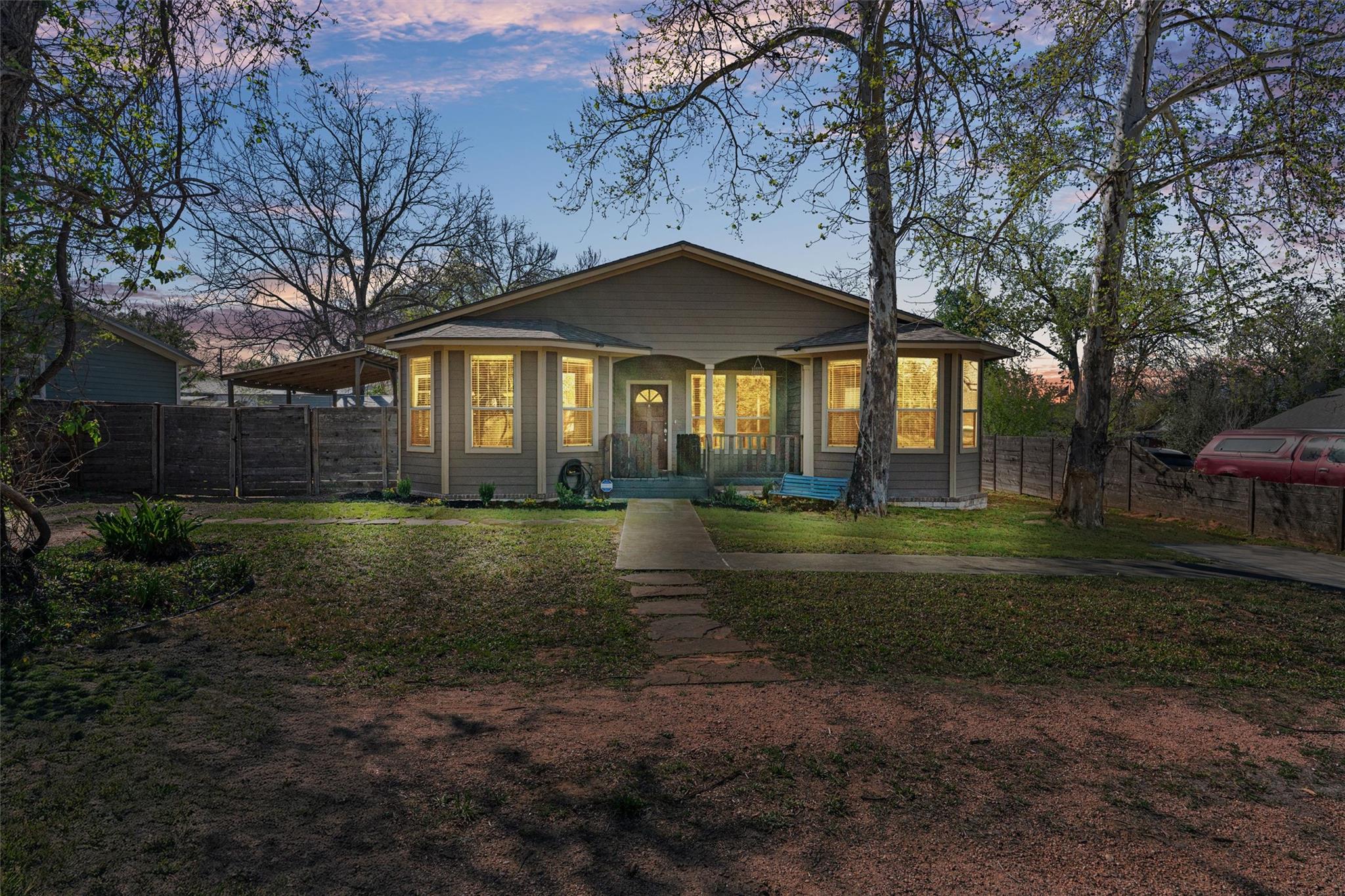 209 Harris St, Elgin, TX 78621