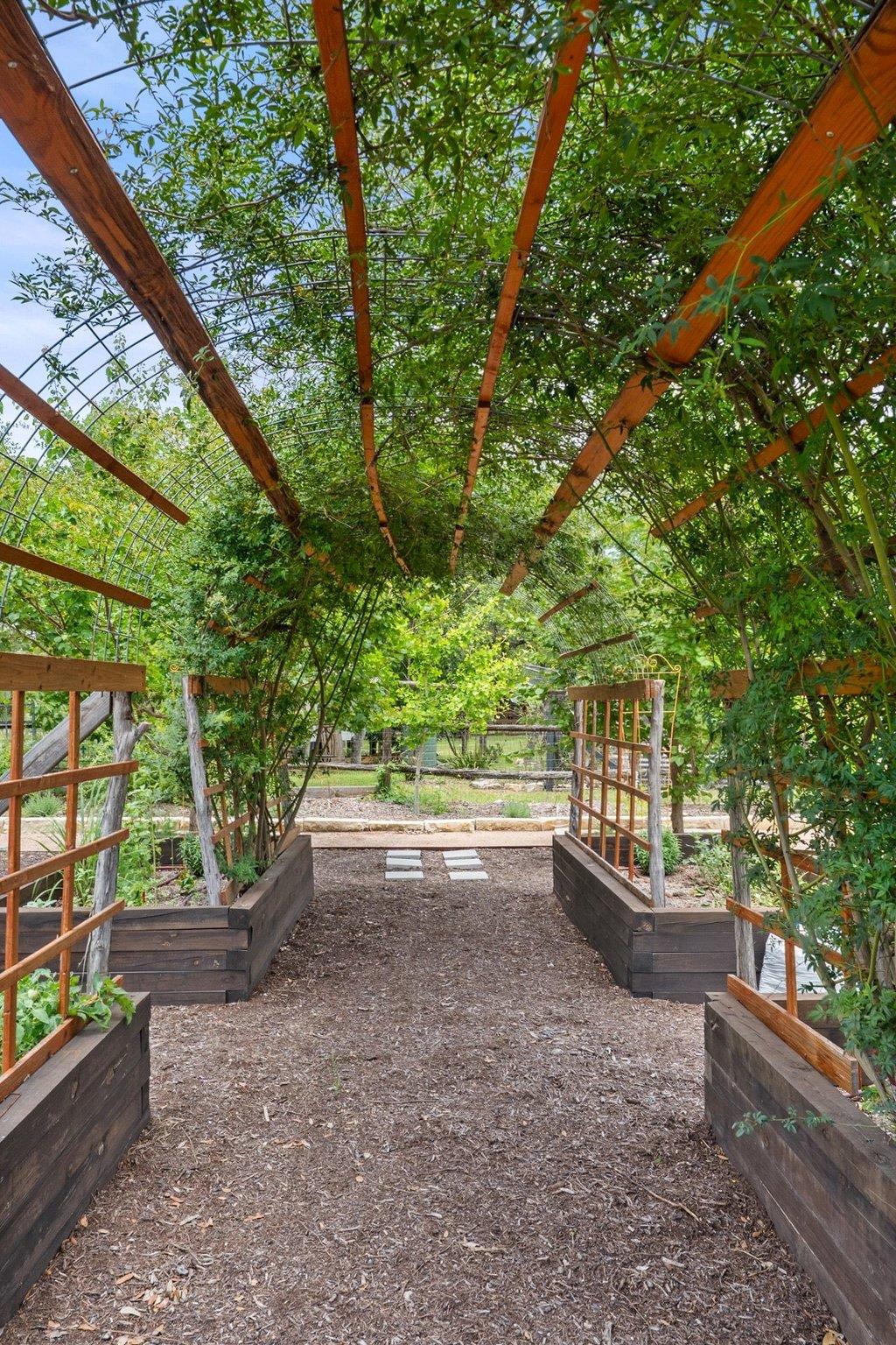290 Sunset Rdg, Dripping Springs, TX 78620