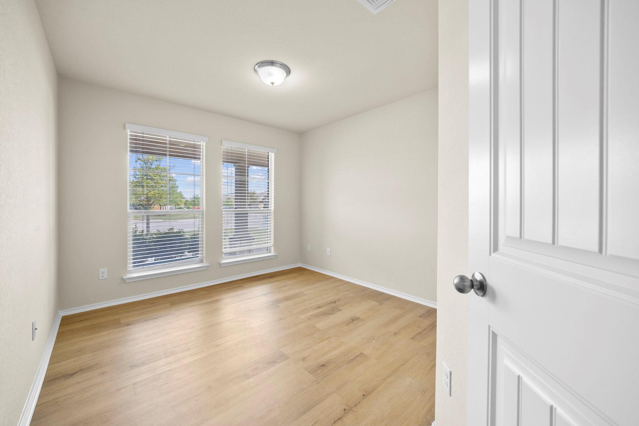 101 Plata Ln, Jarrell, TX 76537