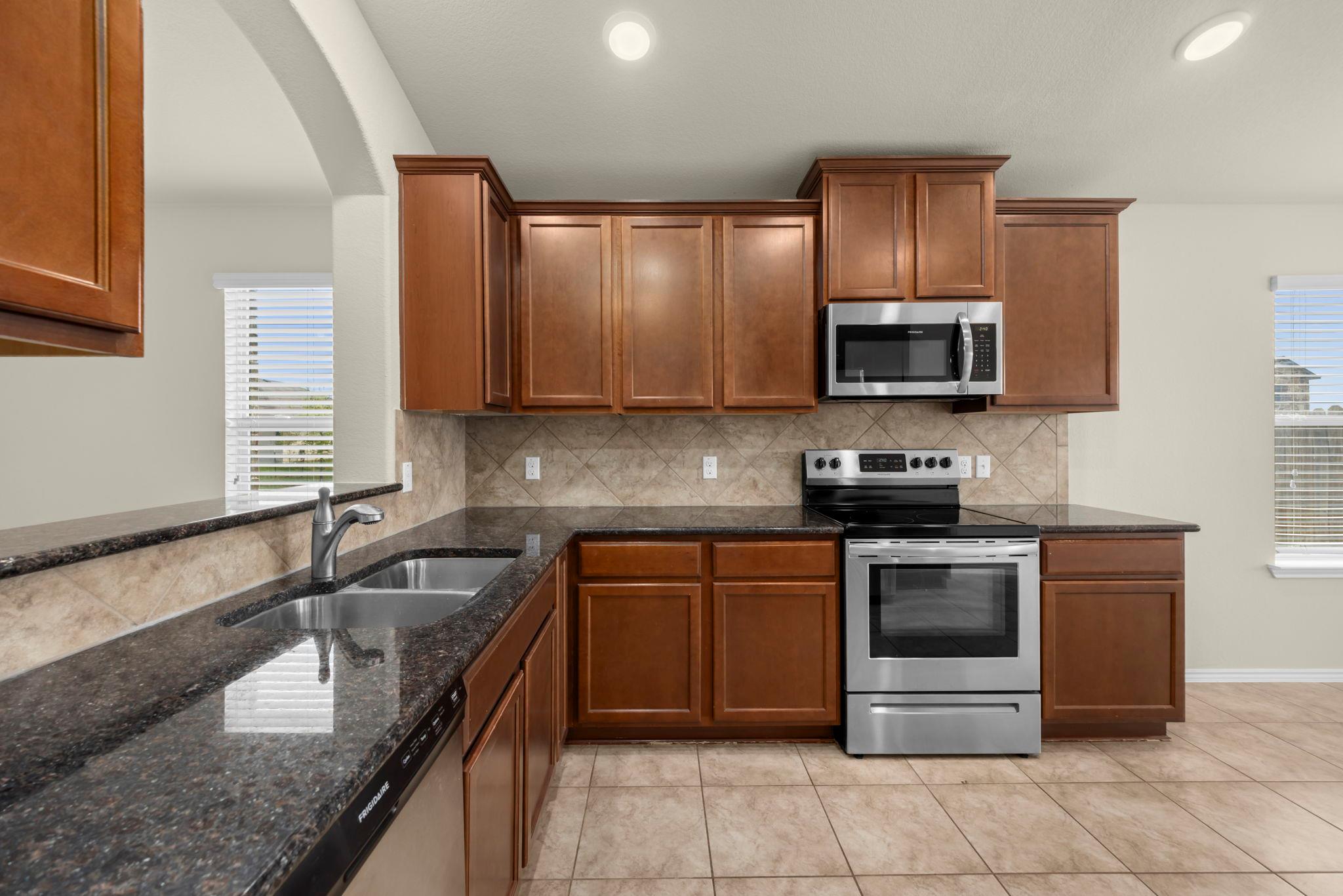 101 Plata Ln, Jarrell, TX 76537