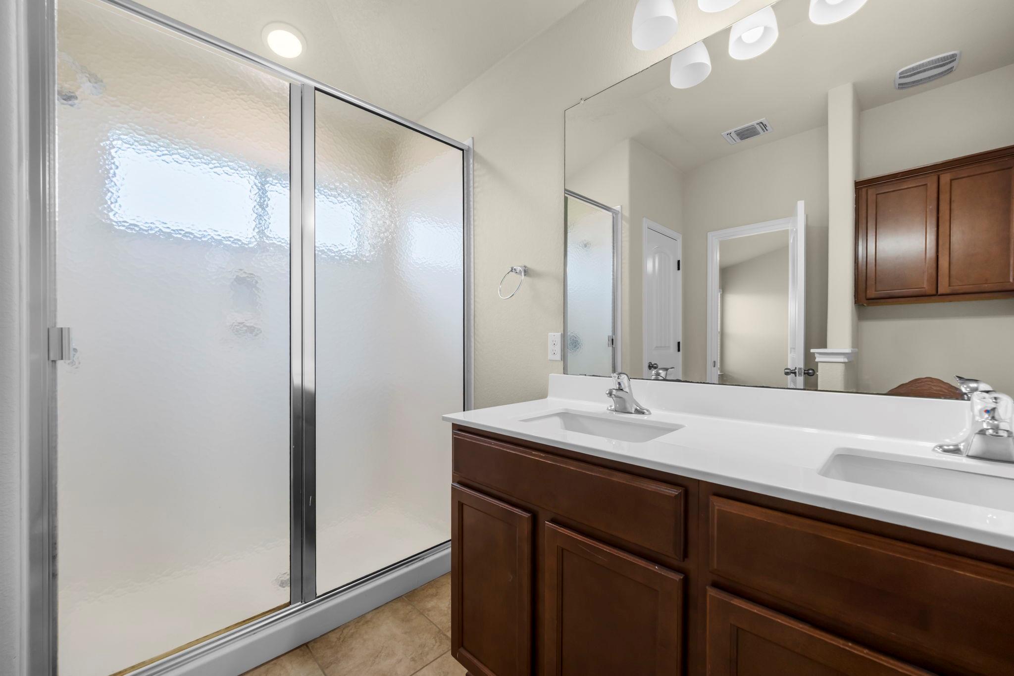 101 Plata Ln, Jarrell, TX 76537