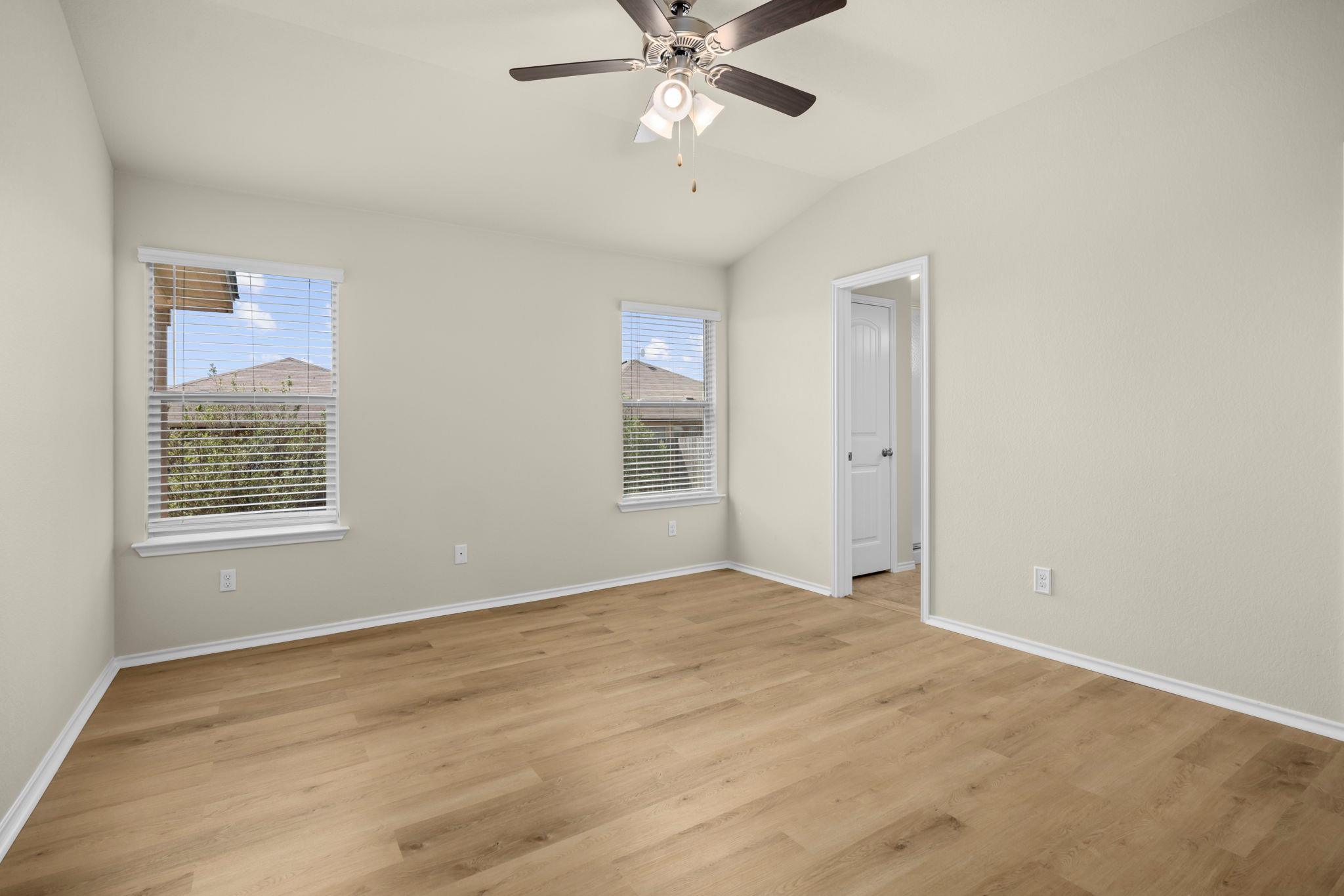 101 Plata Ln, Jarrell, TX 76537