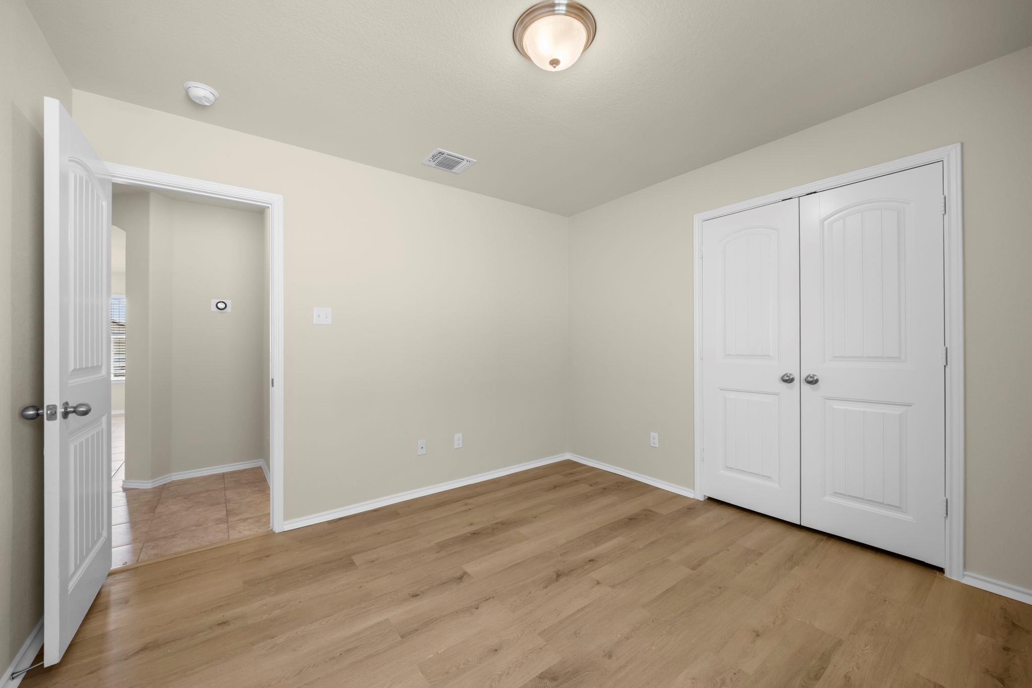 101 Plata Ln, Jarrell, TX 76537