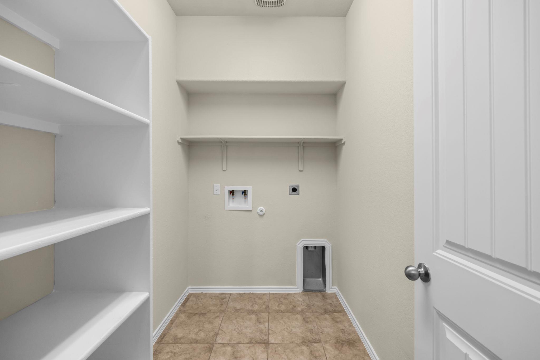 101 Plata Ln, Jarrell, TX 76537