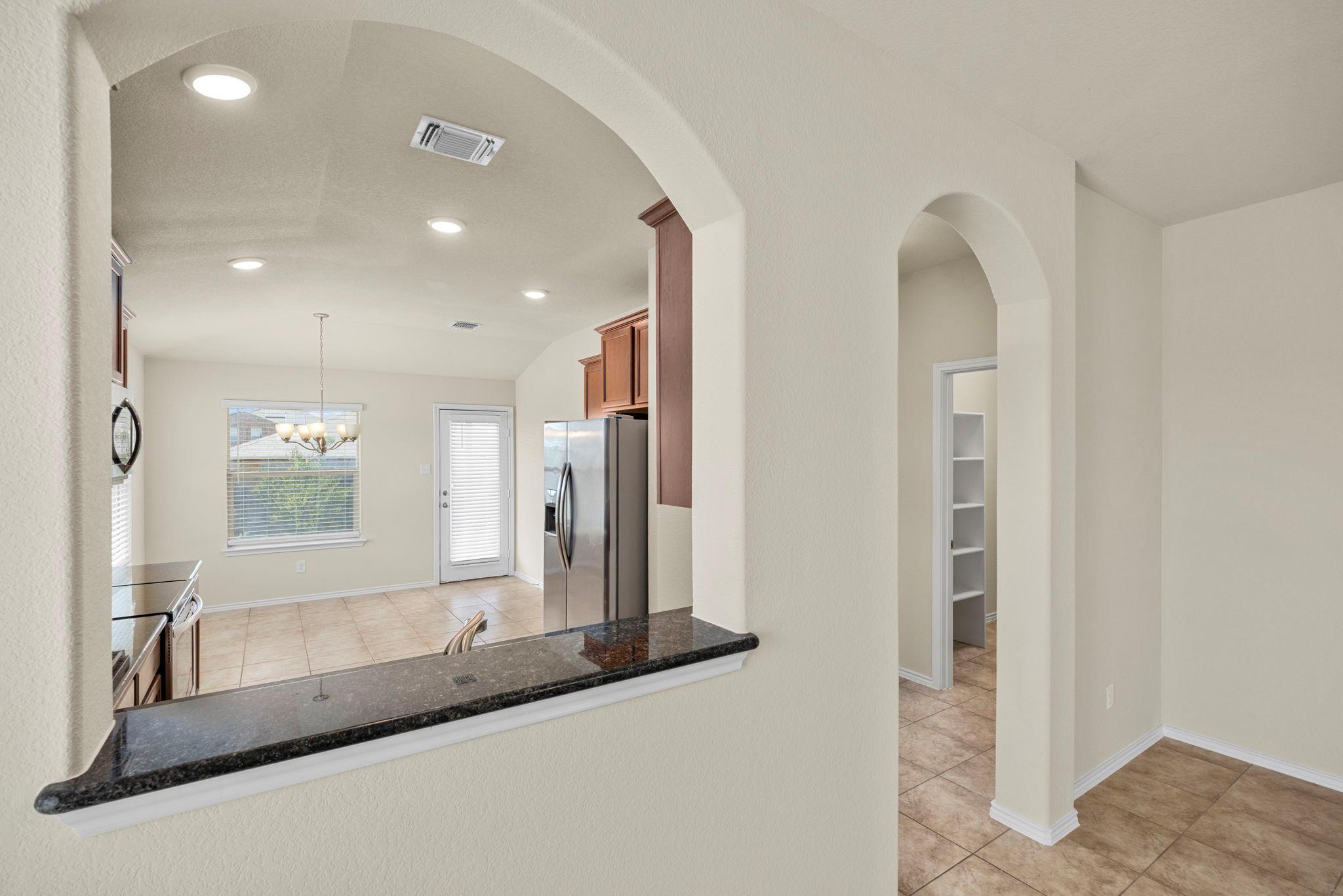 101 Plata Ln, Jarrell, TX 76537