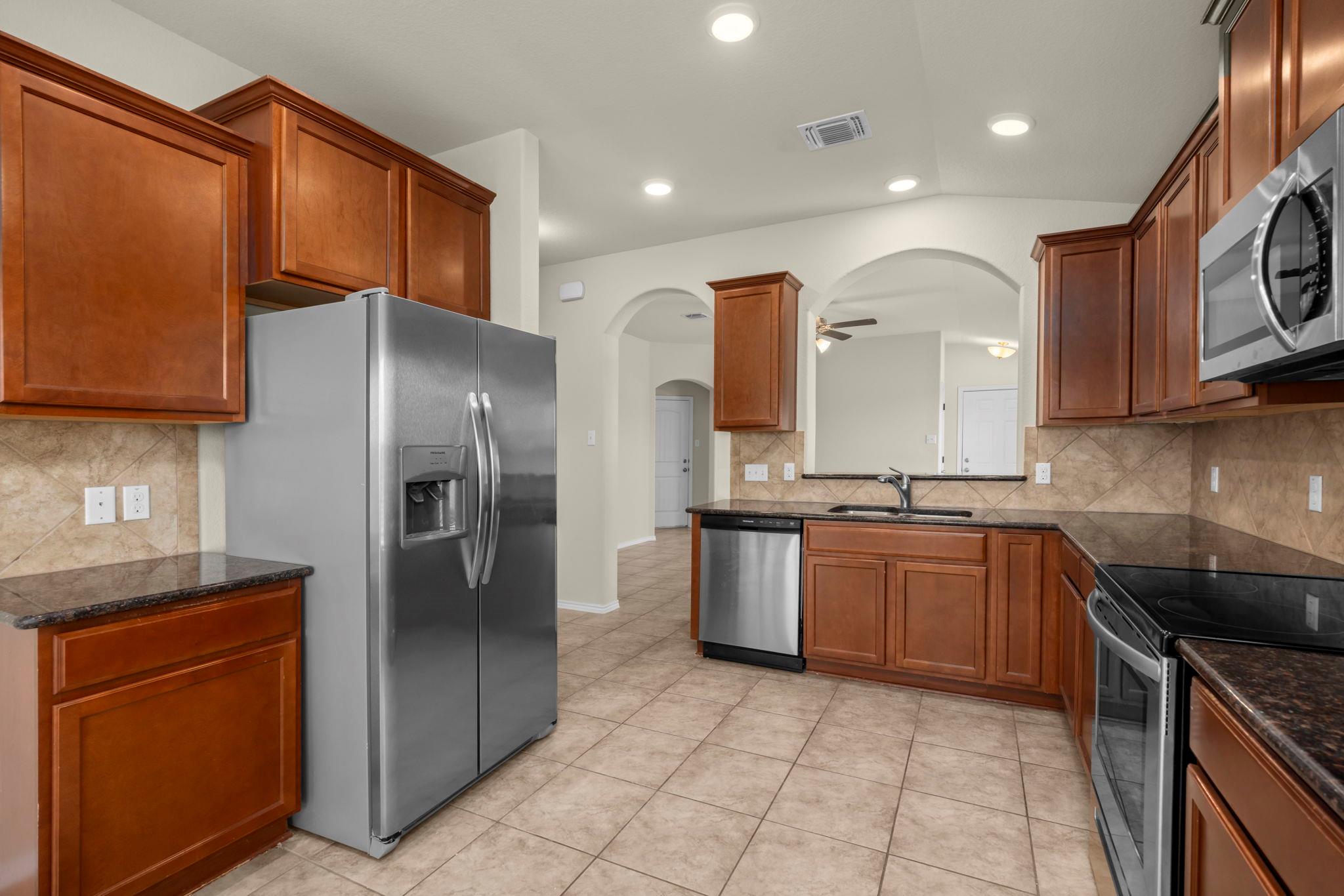 101 Plata Ln, Jarrell, TX 76537