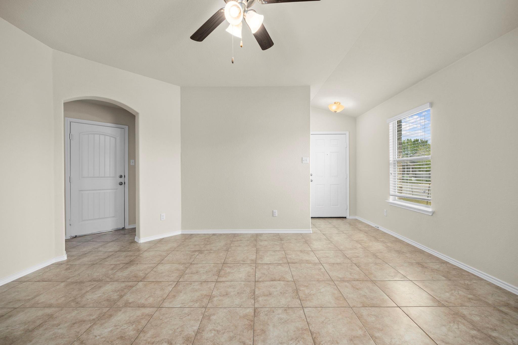 101 Plata Ln, Jarrell, TX 76537