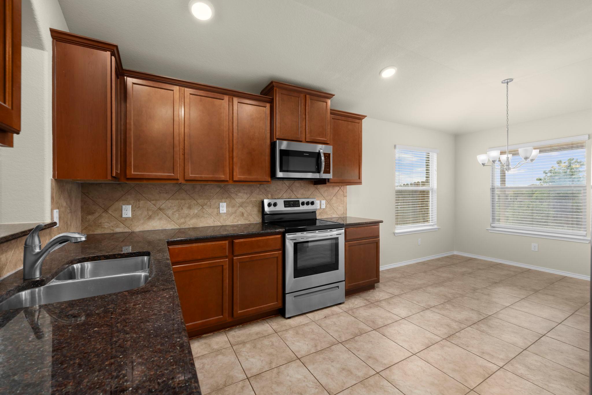 101 Plata Ln, Jarrell, TX 76537