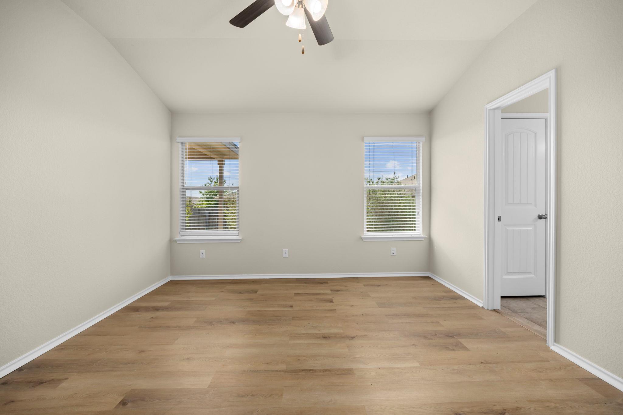 101 Plata Ln, Jarrell, TX 76537