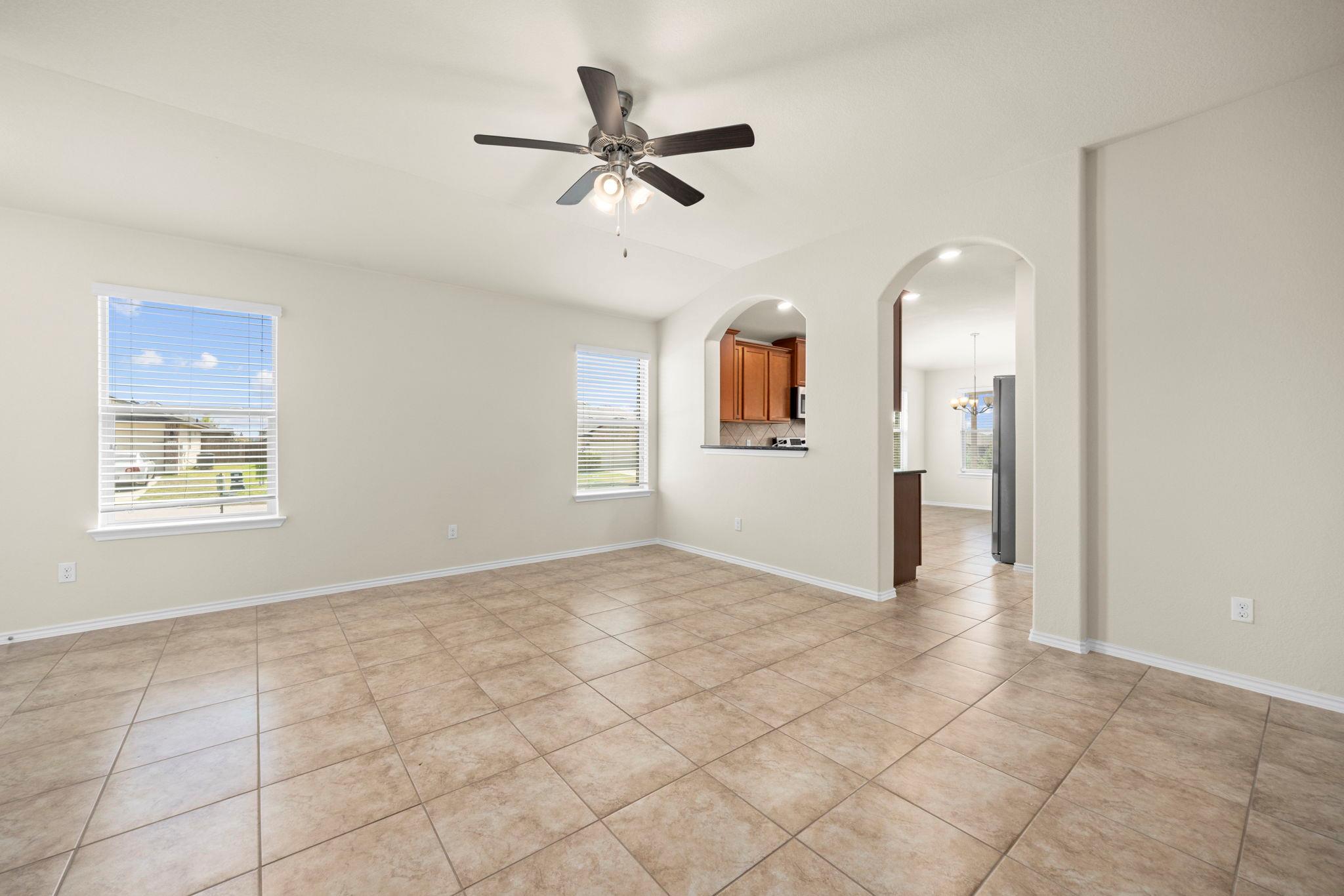 101 Plata Ln, Jarrell, TX 76537