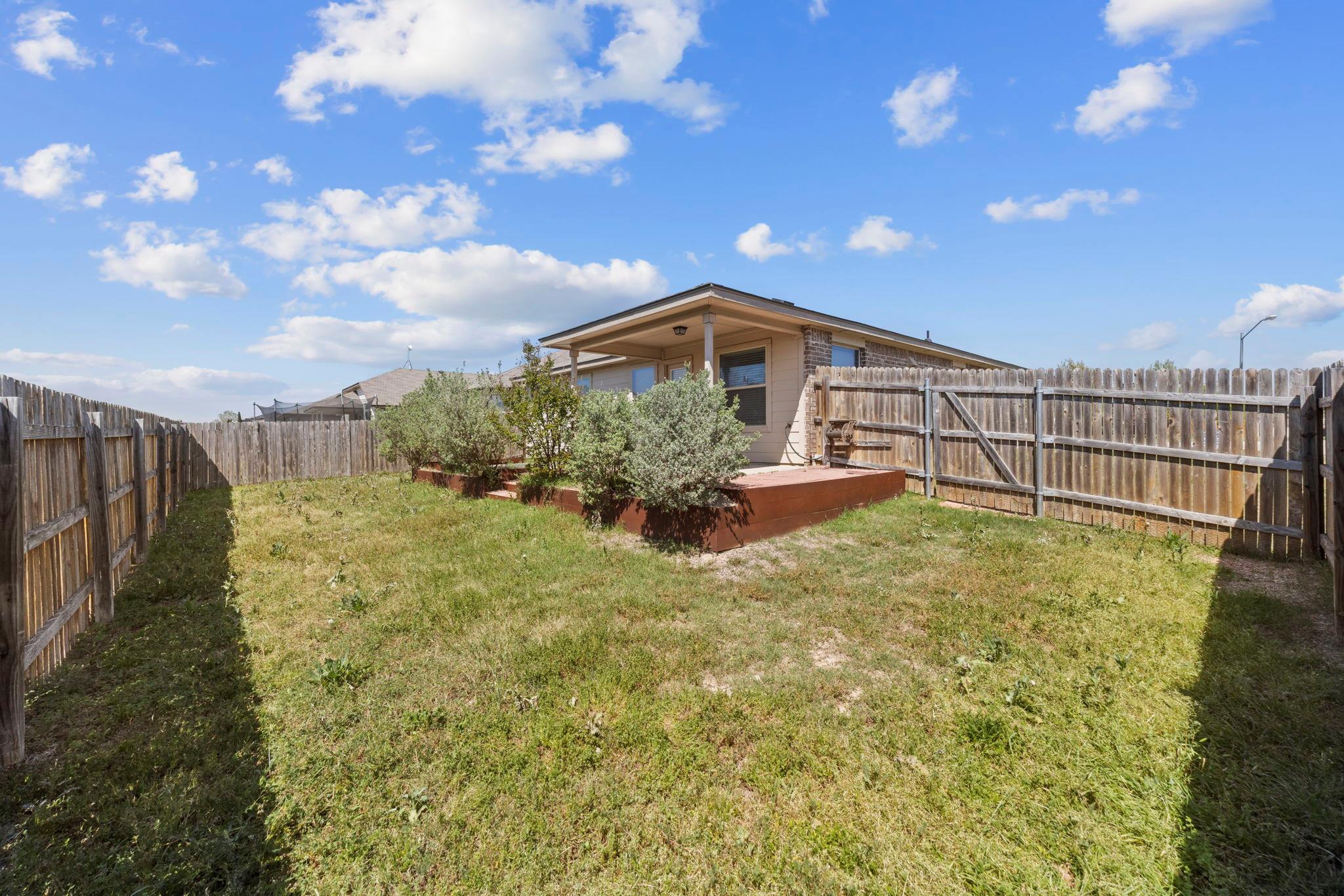 101 Plata Ln, Jarrell, TX 76537