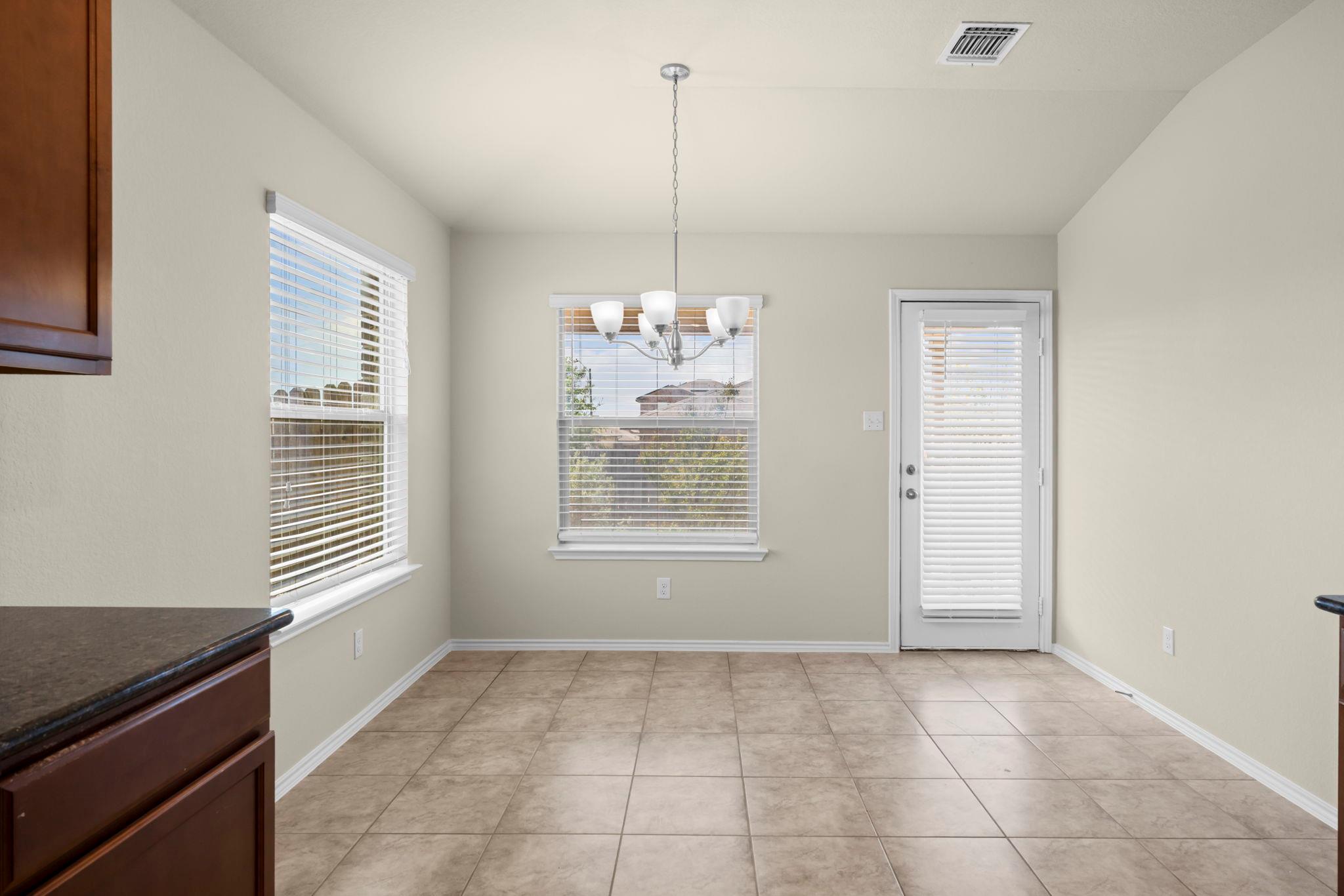 101 Plata Ln, Jarrell, TX 76537