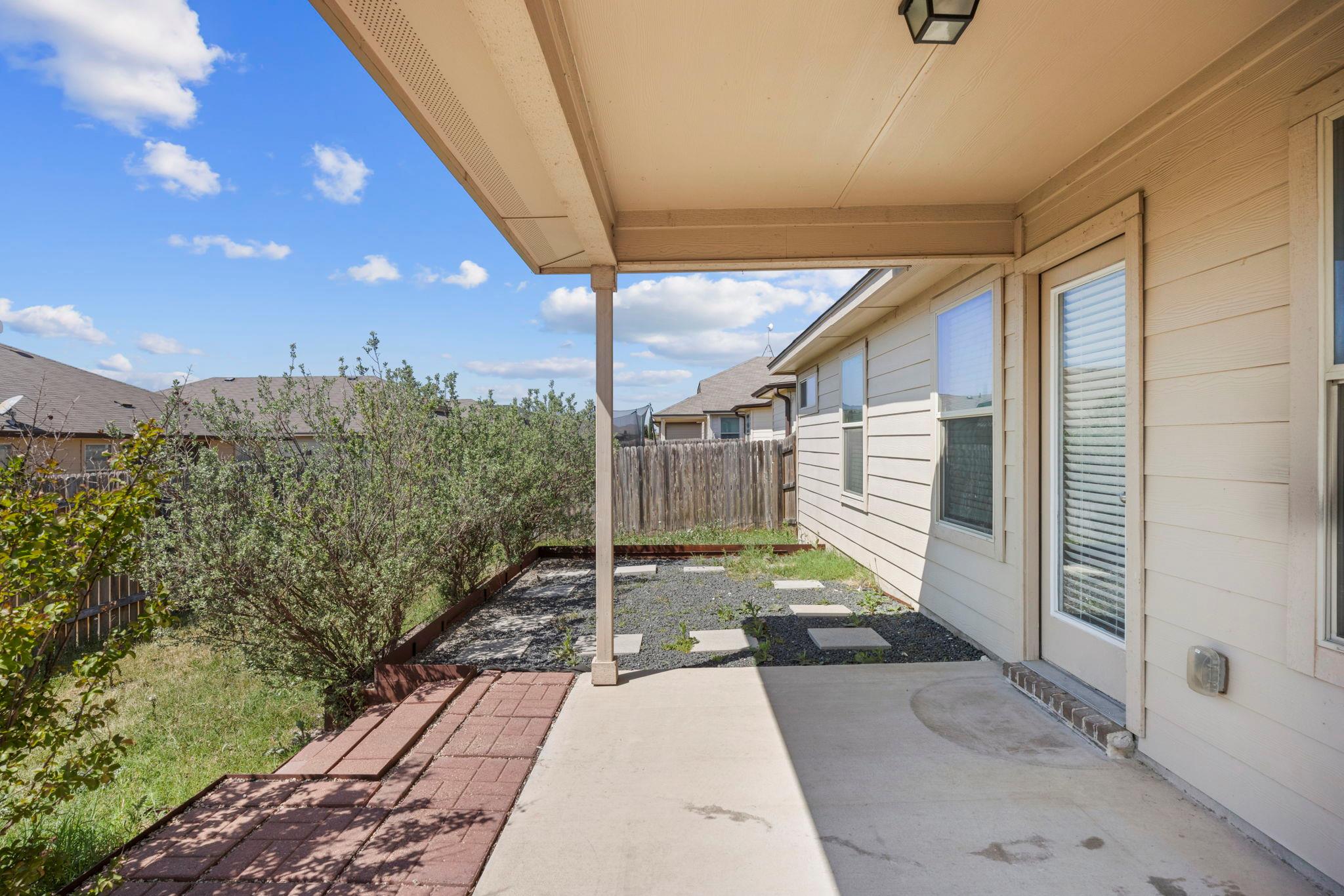 101 Plata Ln, Jarrell, TX 76537