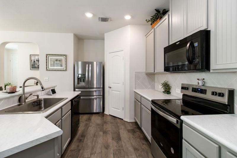 1911 Prickly Pear Dr, Bastrop, TX 78602