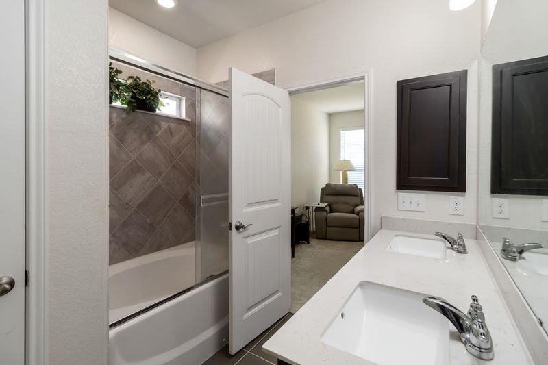 1911 Prickly Pear Dr, Bastrop, TX 78602