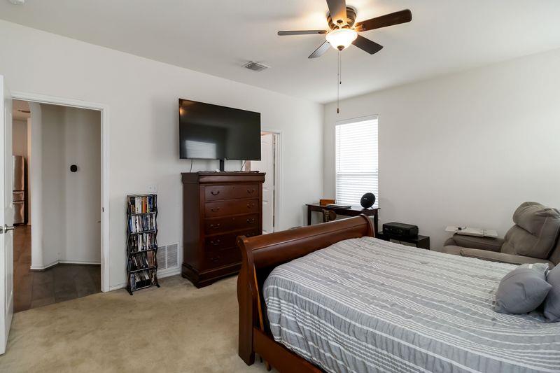 1911 Prickly Pear Dr, Bastrop, TX 78602