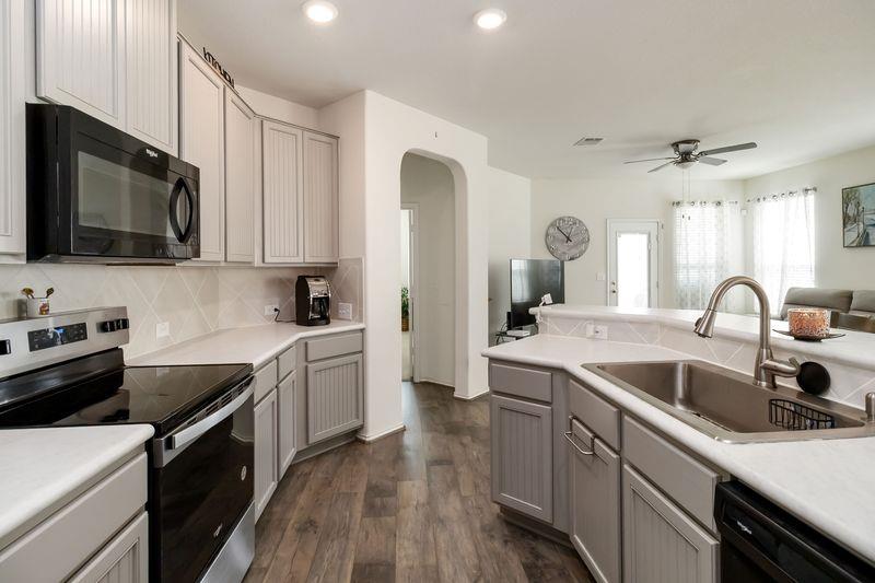 1911 Prickly Pear Dr, Bastrop, TX 78602