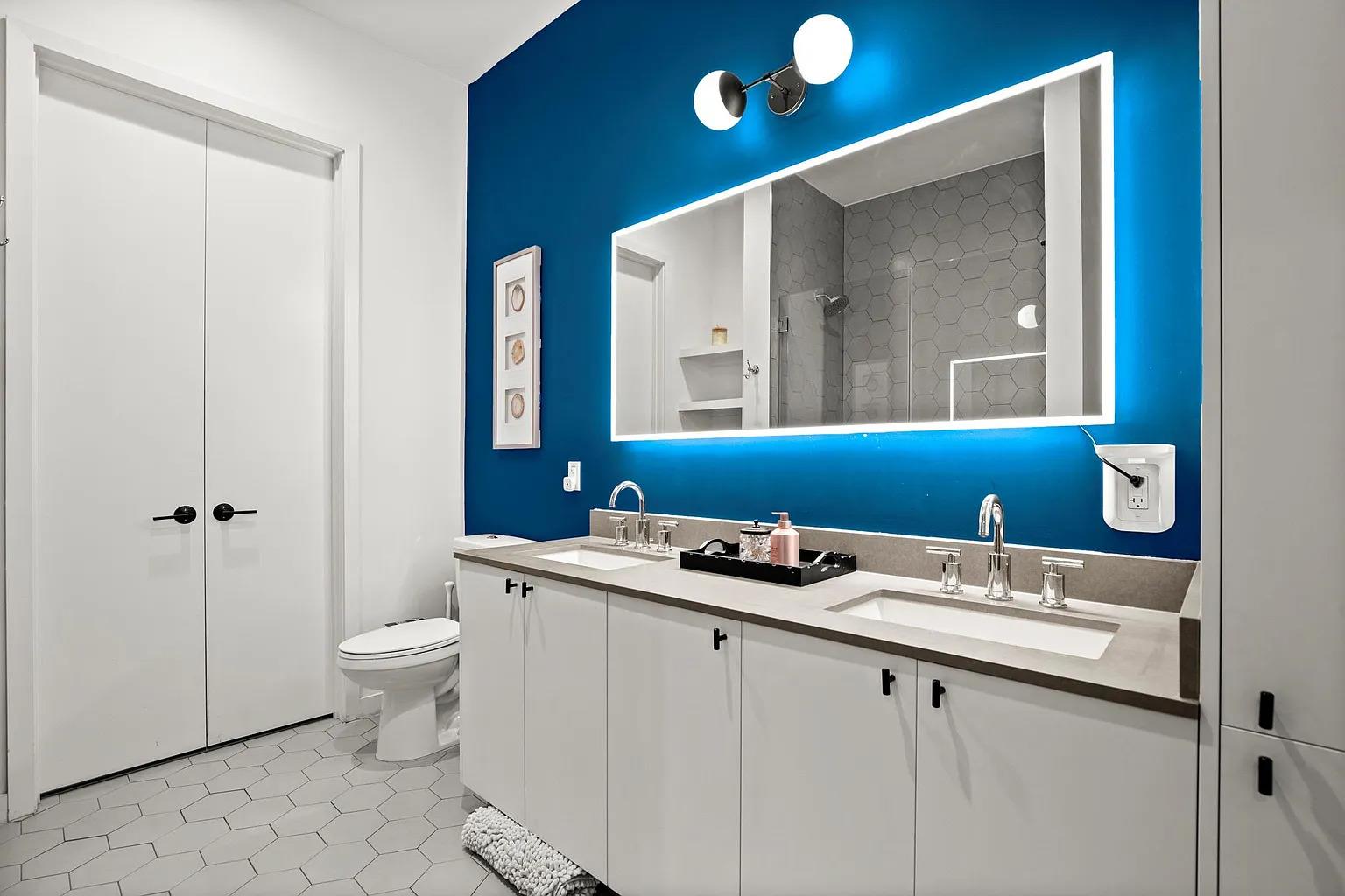 800 Embassy Dr # 328, Austin, TX 78702