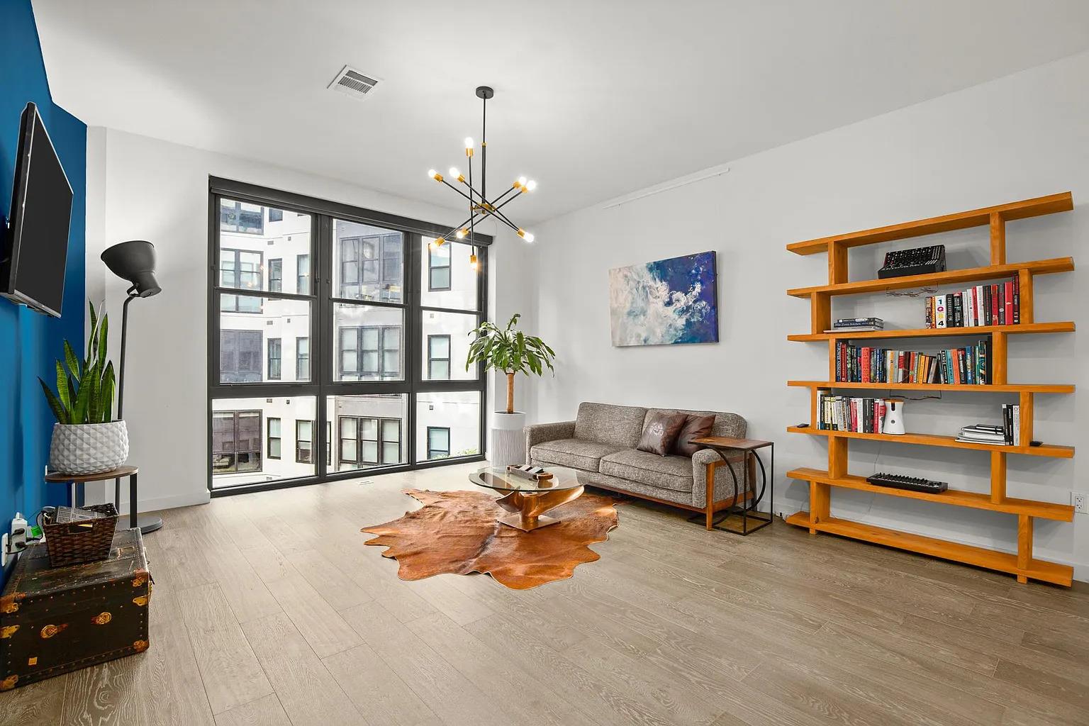 800 Embassy Dr # 328, Austin, TX 78702