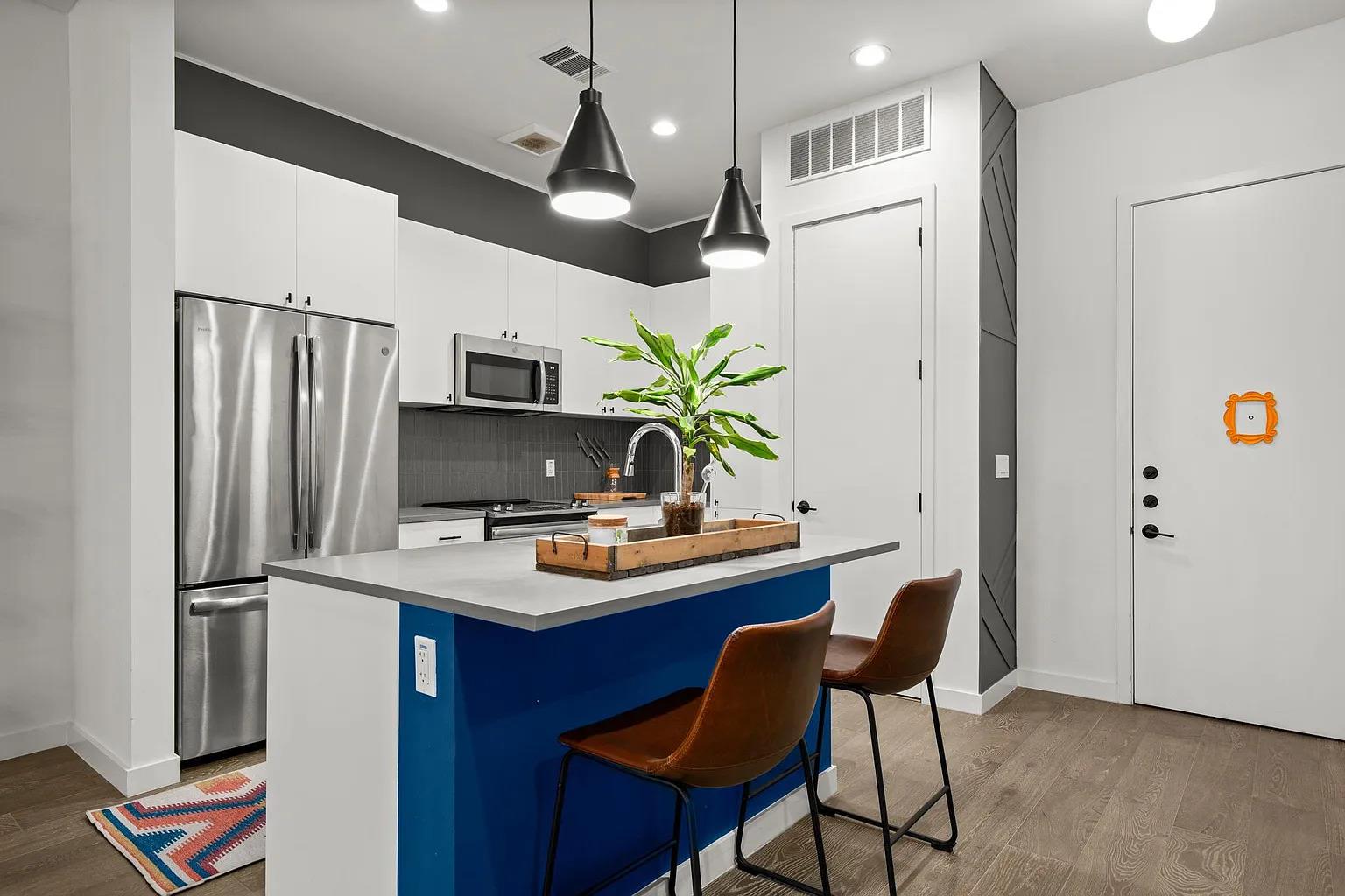 800 Embassy Dr # 328, Austin, TX 78702