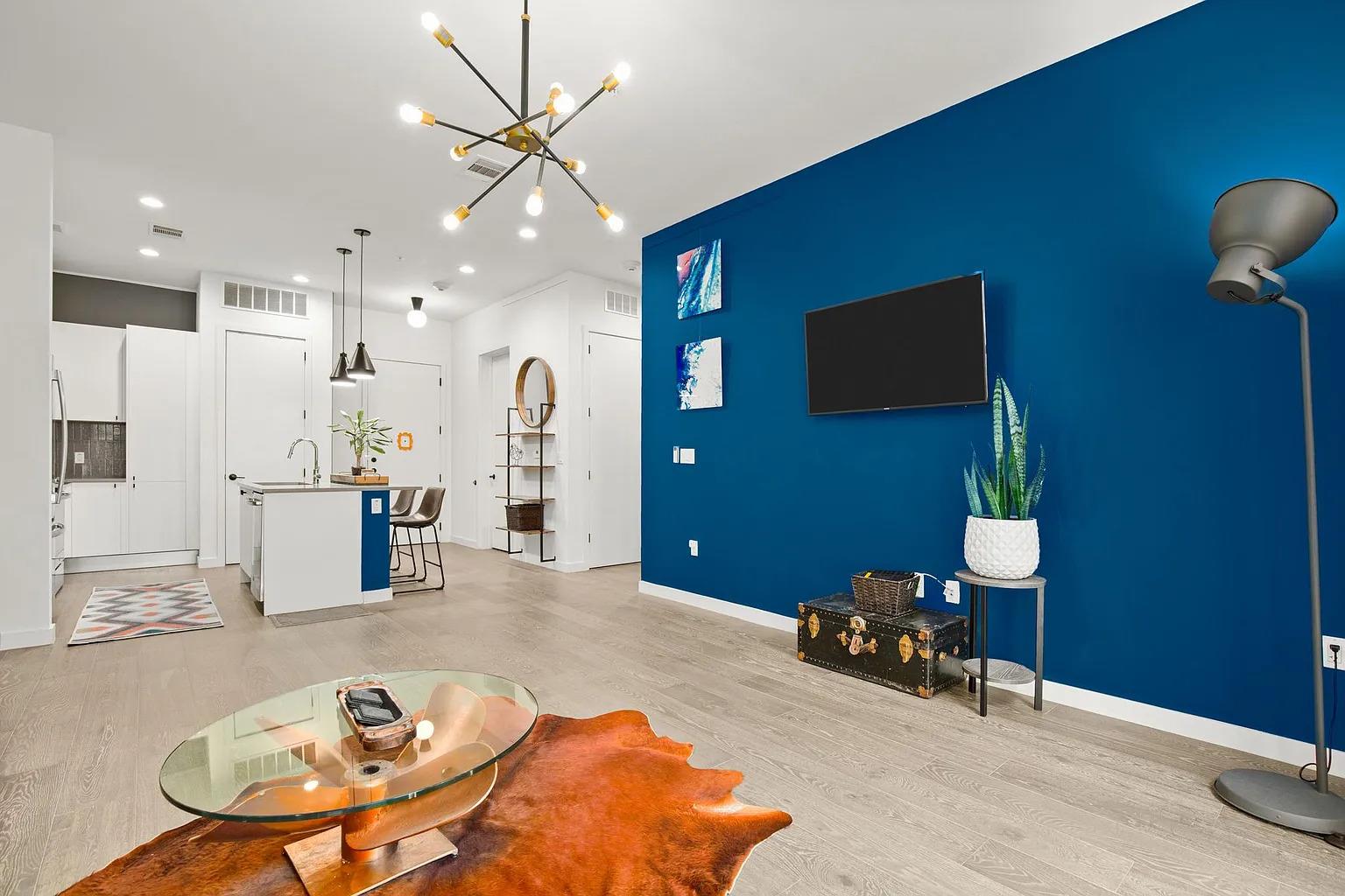 800 Embassy Dr # 328, Austin, TX 78702