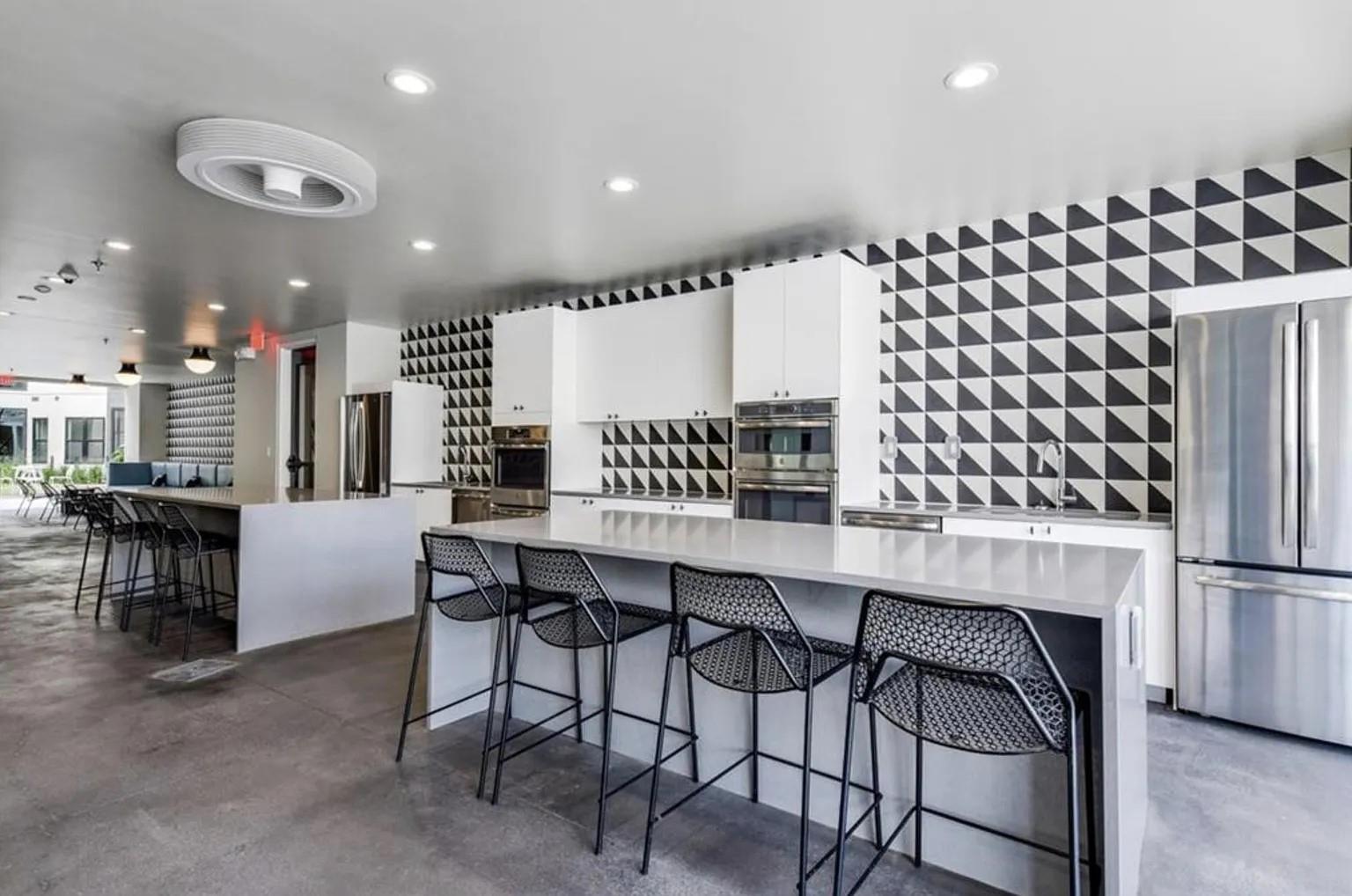 800 Embassy Dr # 328, Austin, TX 78702