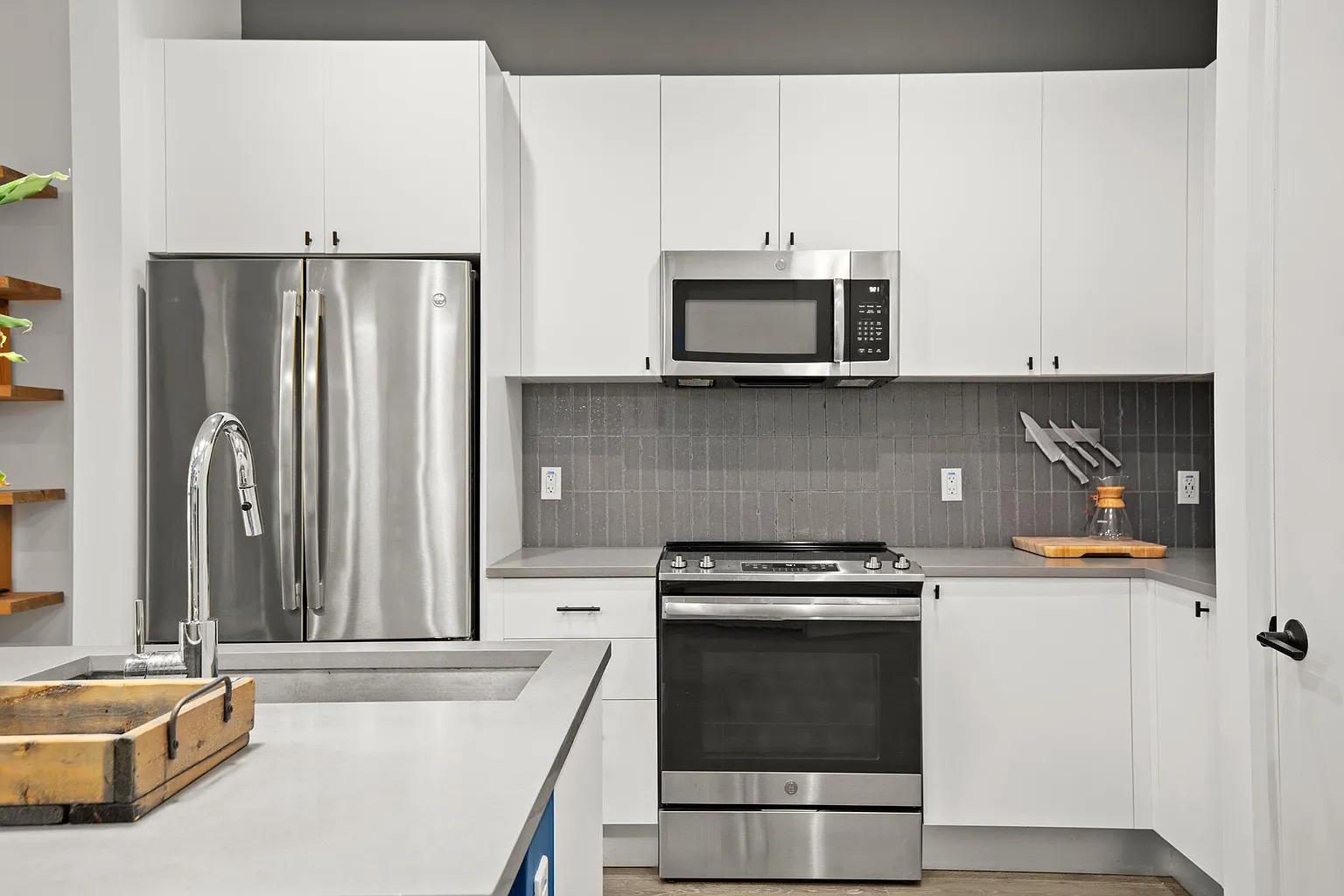 800 Embassy Dr # 328, Austin, TX 78702