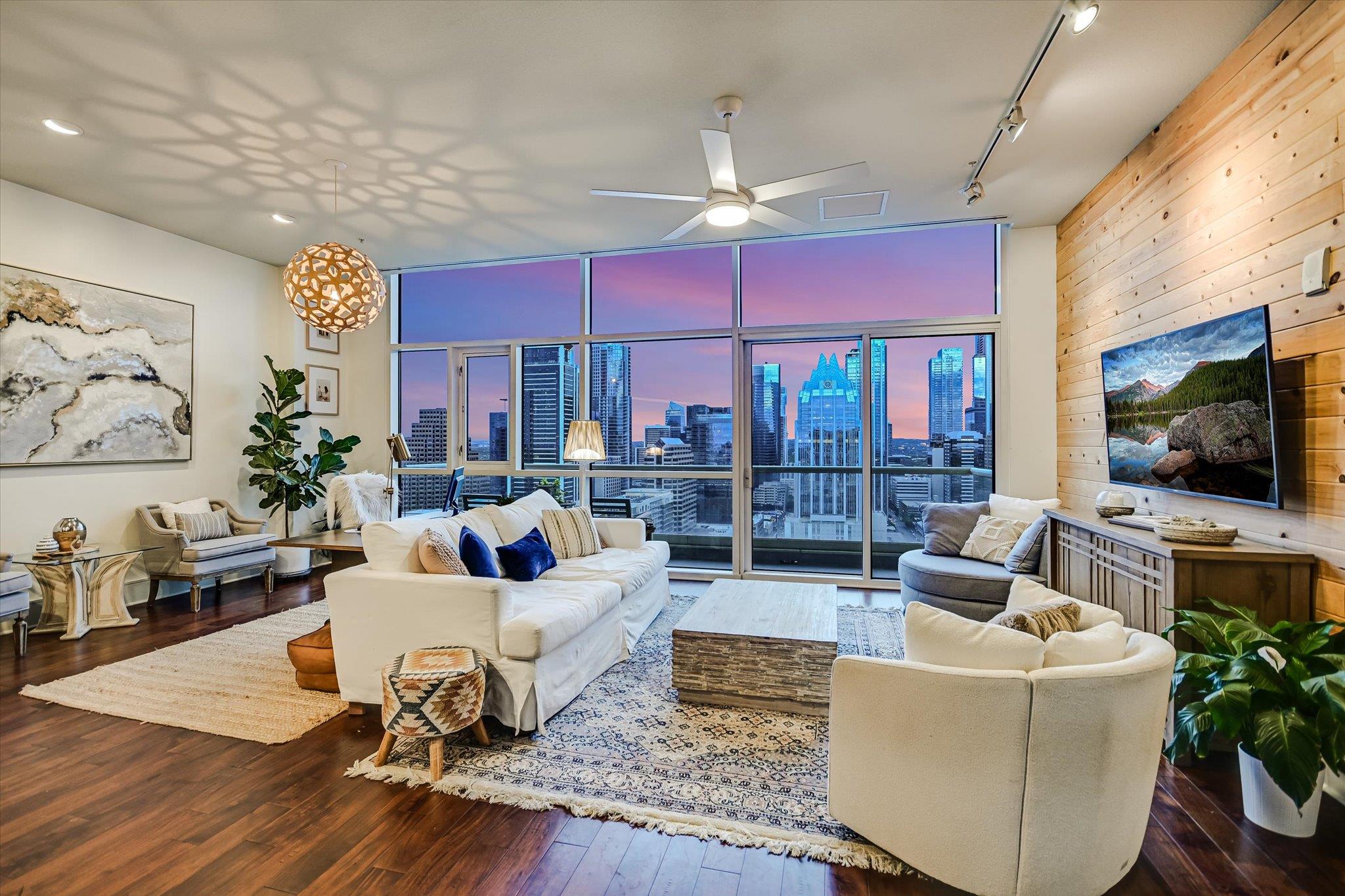 555 E 5th St # 2826, Austin, TX 78701