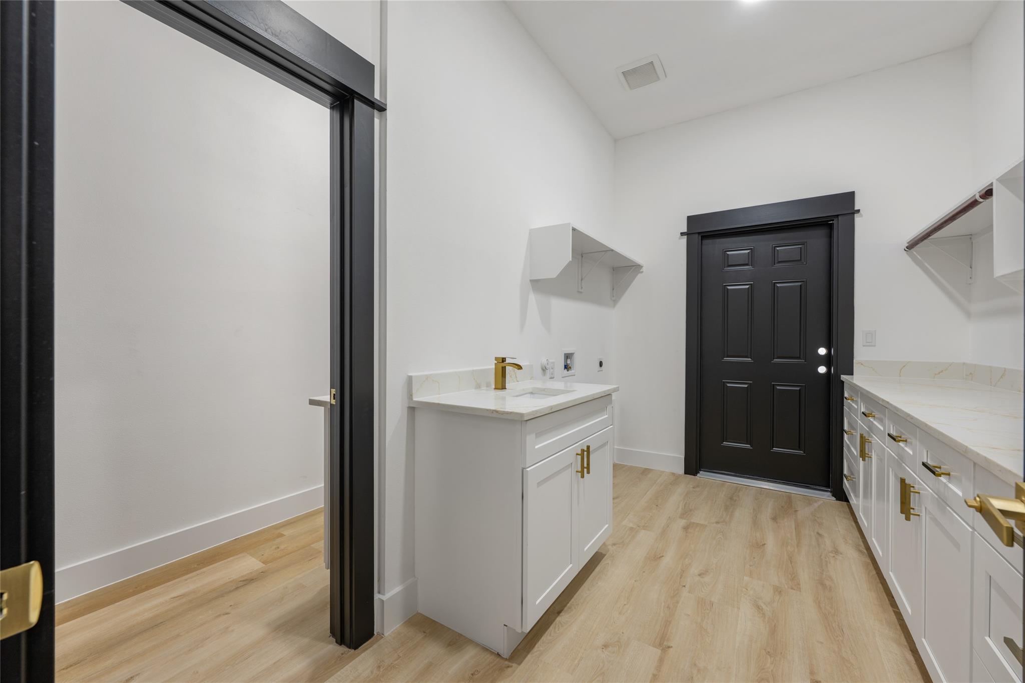 121 E Keomuku Ln, Bastrop, TX 78602