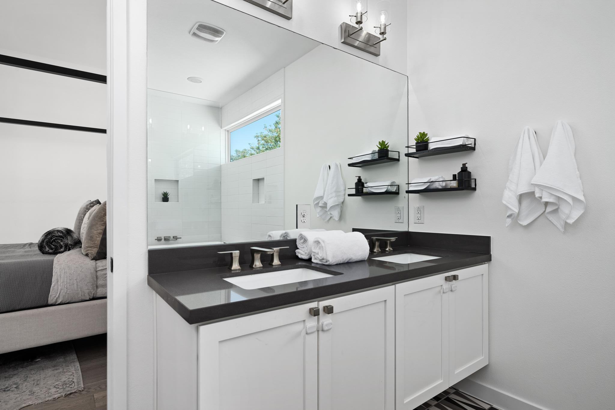 1600 Singleton Ave, Austin, TX 78702