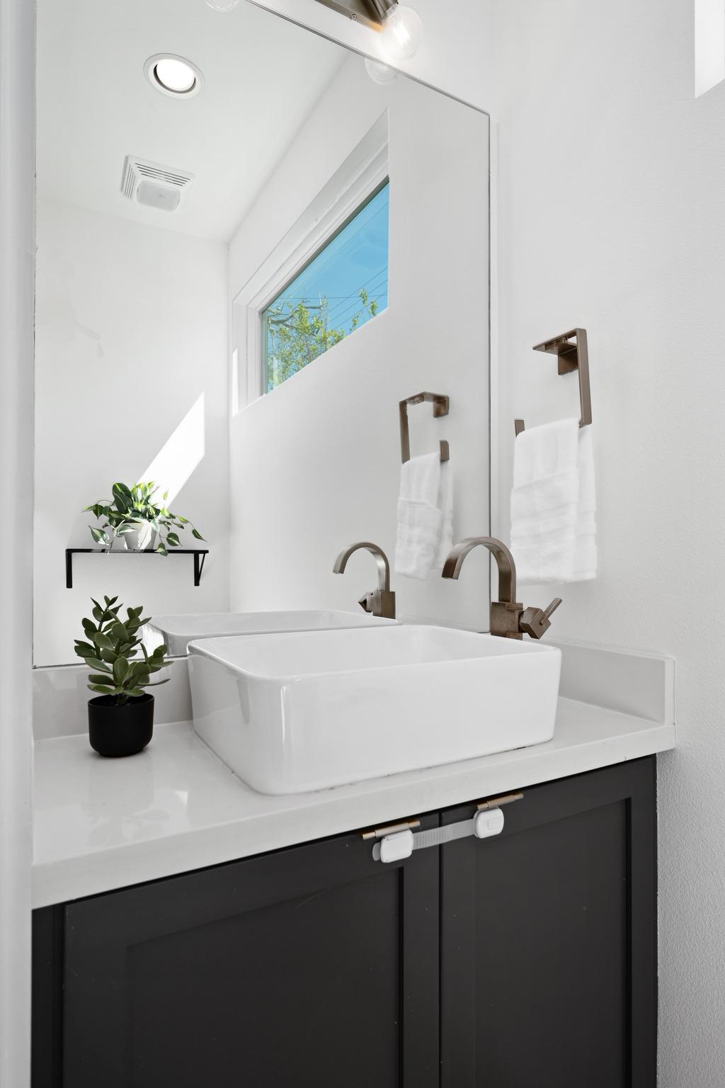 1600 Singleton Ave, Austin, TX 78702