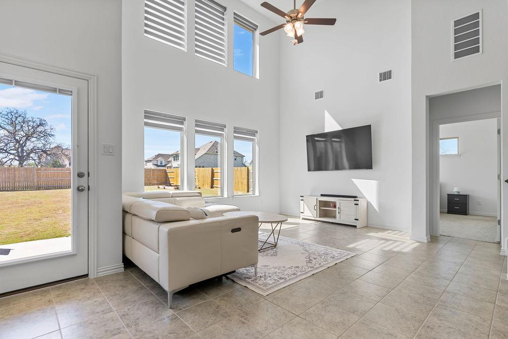 631 Breeze Hollow Ln, Georgetown, TX 78628