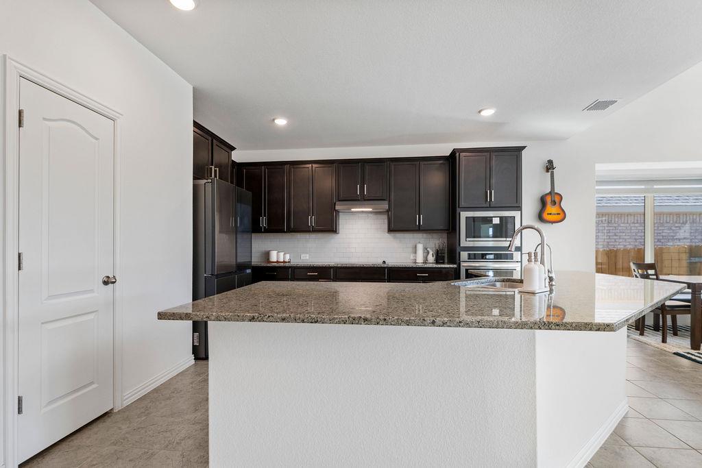 631 Breeze Hollow Ln, Georgetown, TX 78628