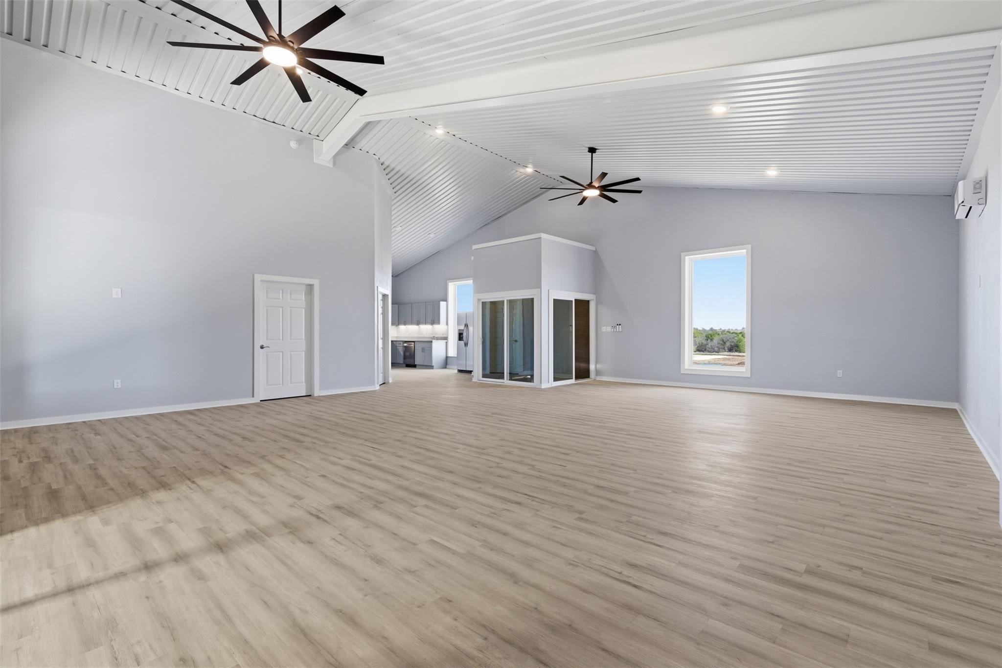 15771 S I35 Frontage Rd Hangar 39, Salado, TX 76571