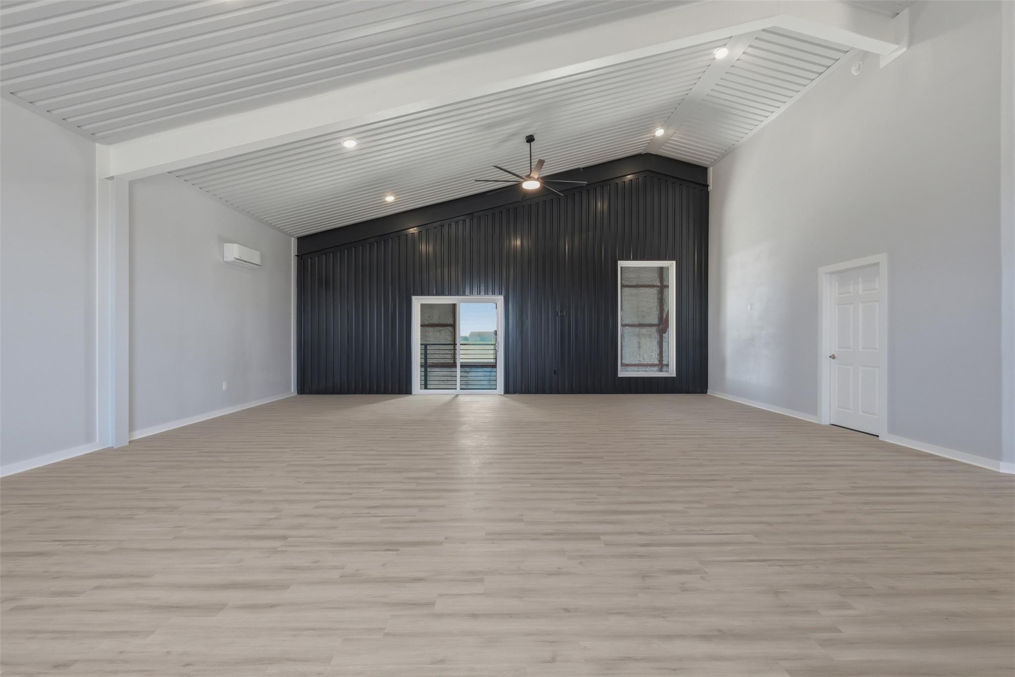 15771 S I35 Frontage Rd Hangar 39, Salado, TX 76571