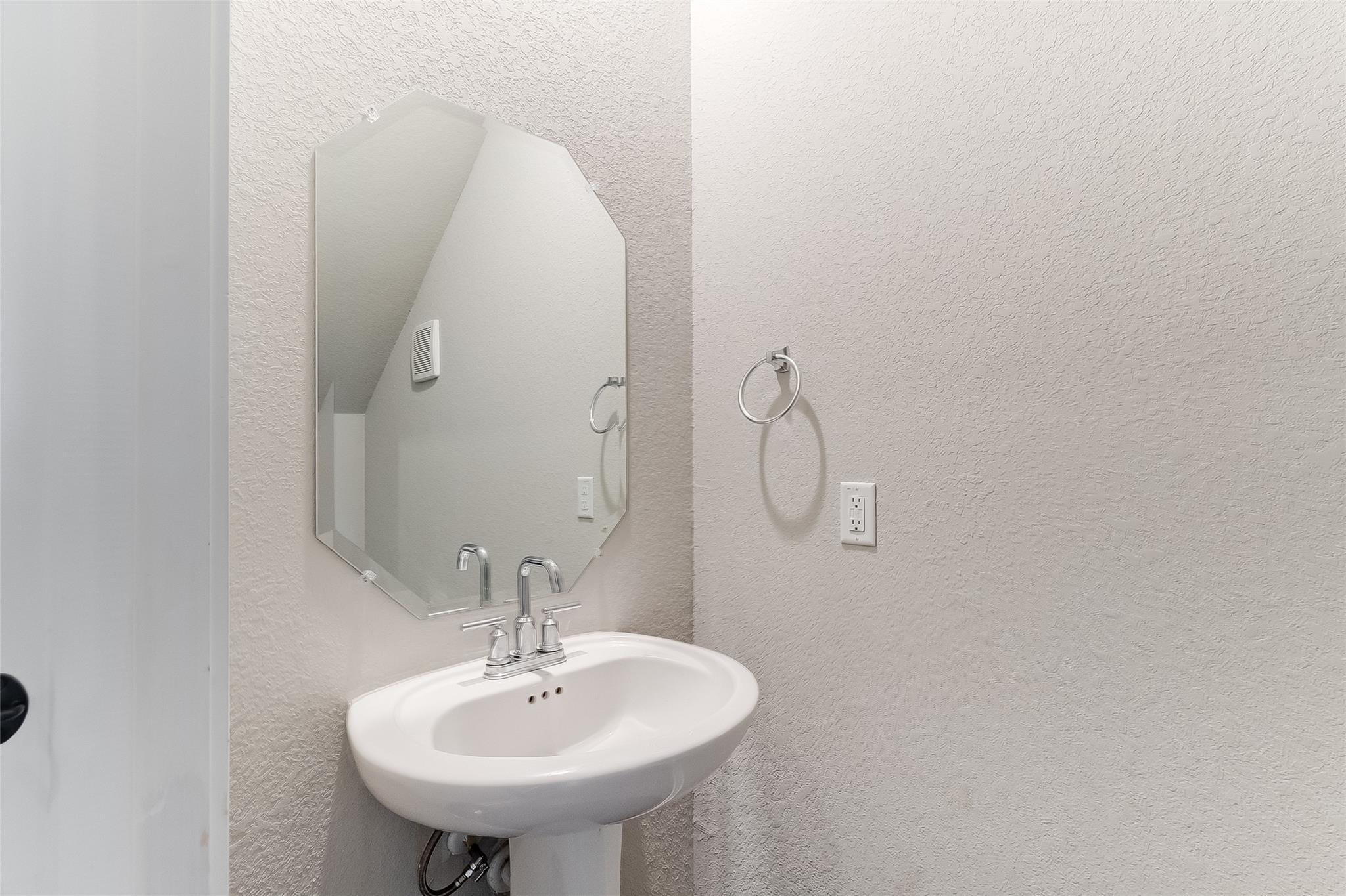 516 Longmount Cv, Liberty Hill, TX 78642