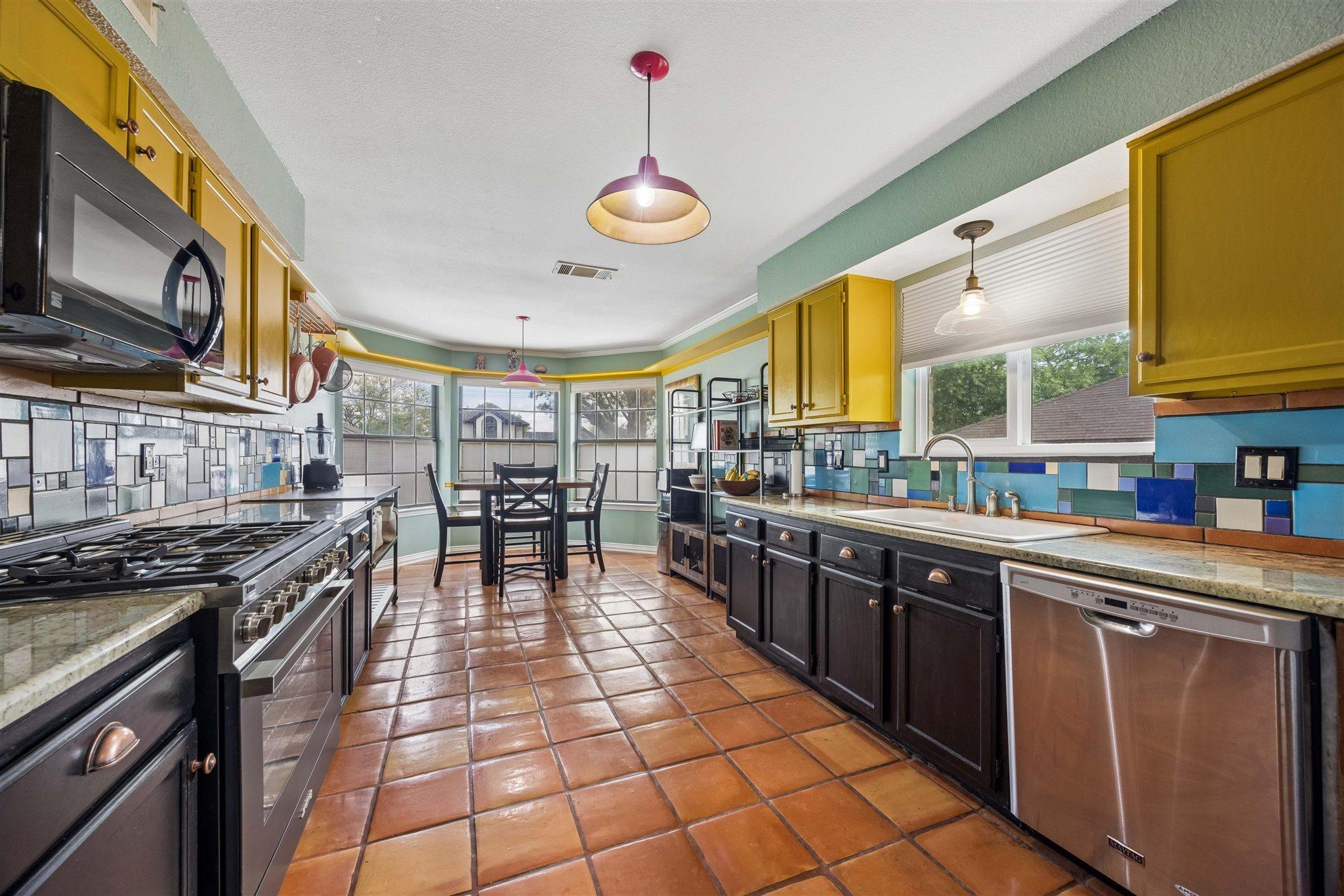 803 Clearwater Trl, Round Rock, TX 78664