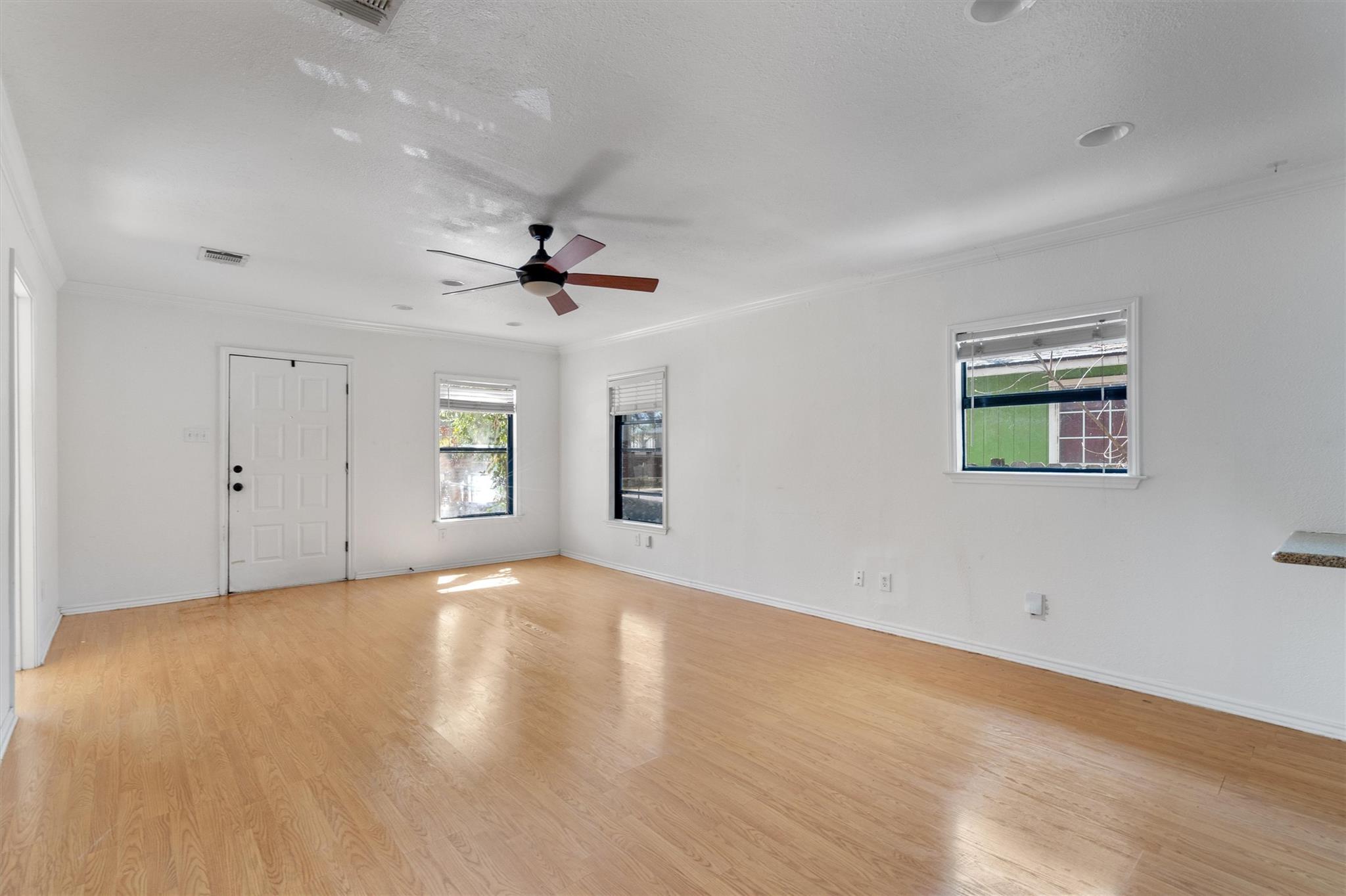 2710 E 3rd St, Austin, TX 78702